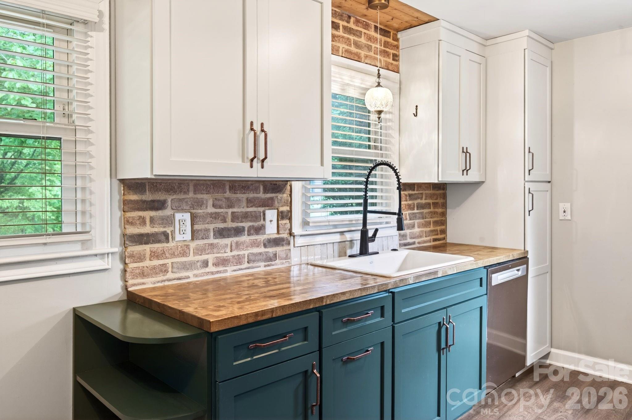 65 Farley Street — Waynesville