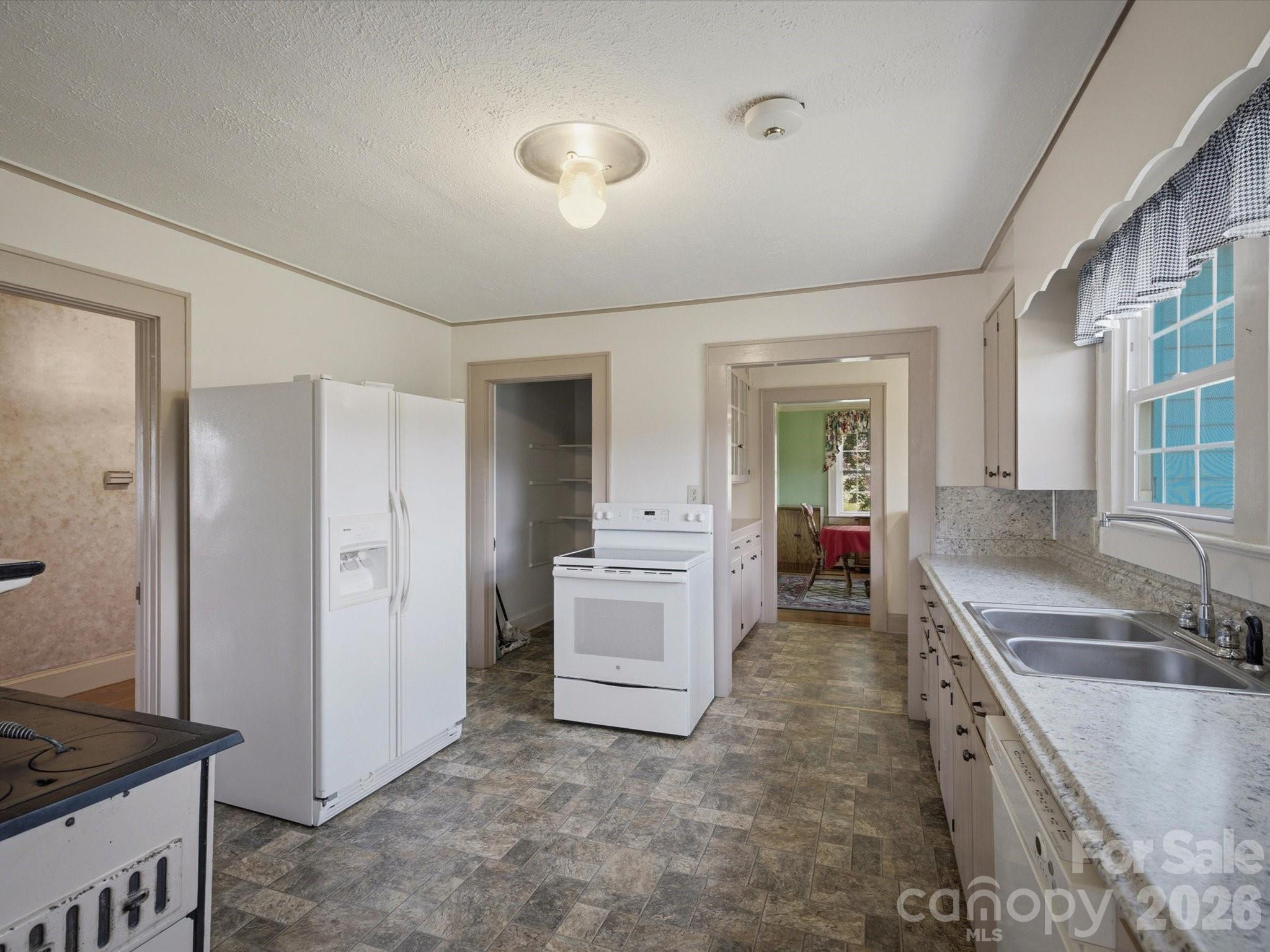 2401 Lail Road — Morganton