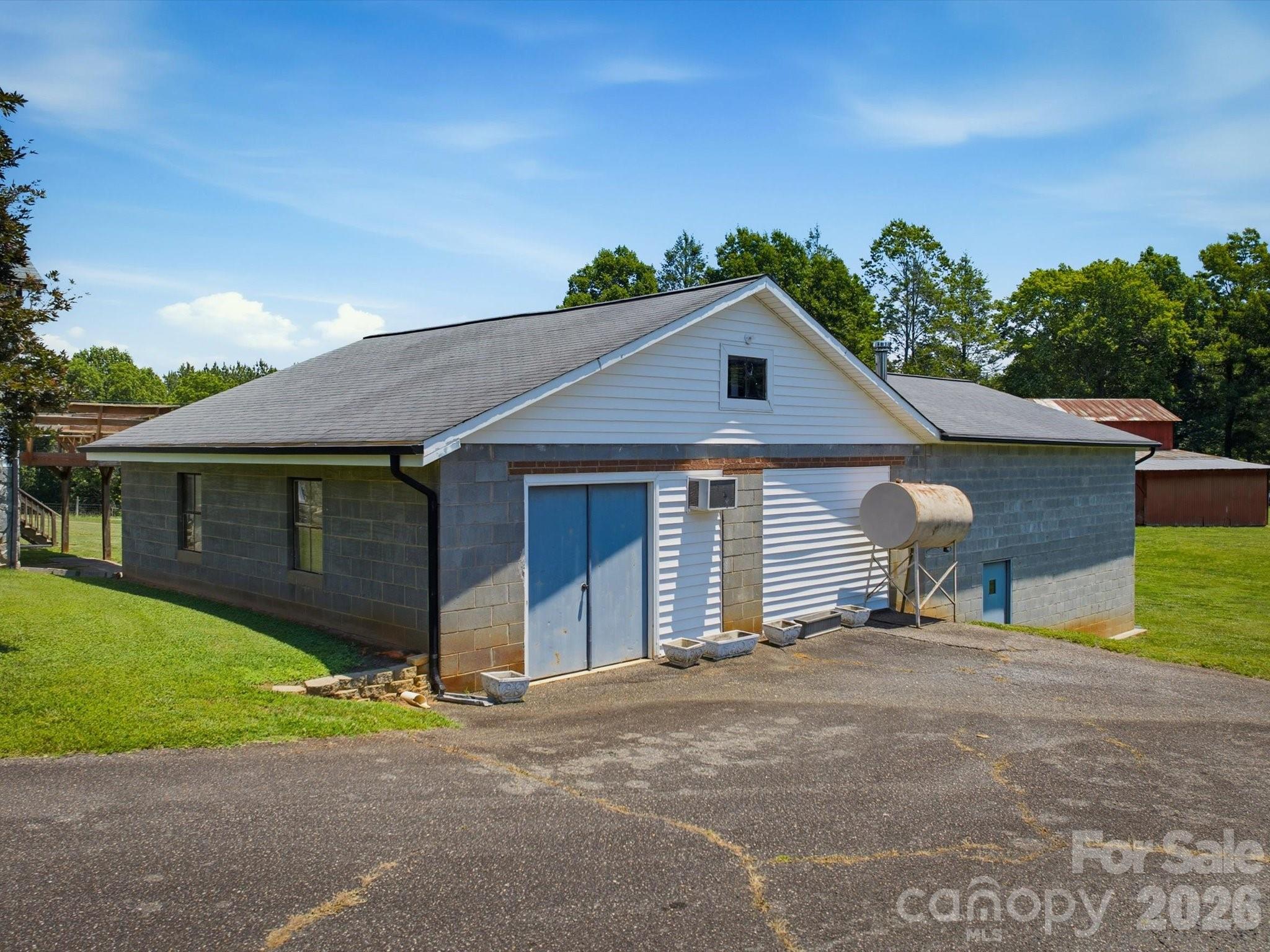2401 Lail Road — Morganton