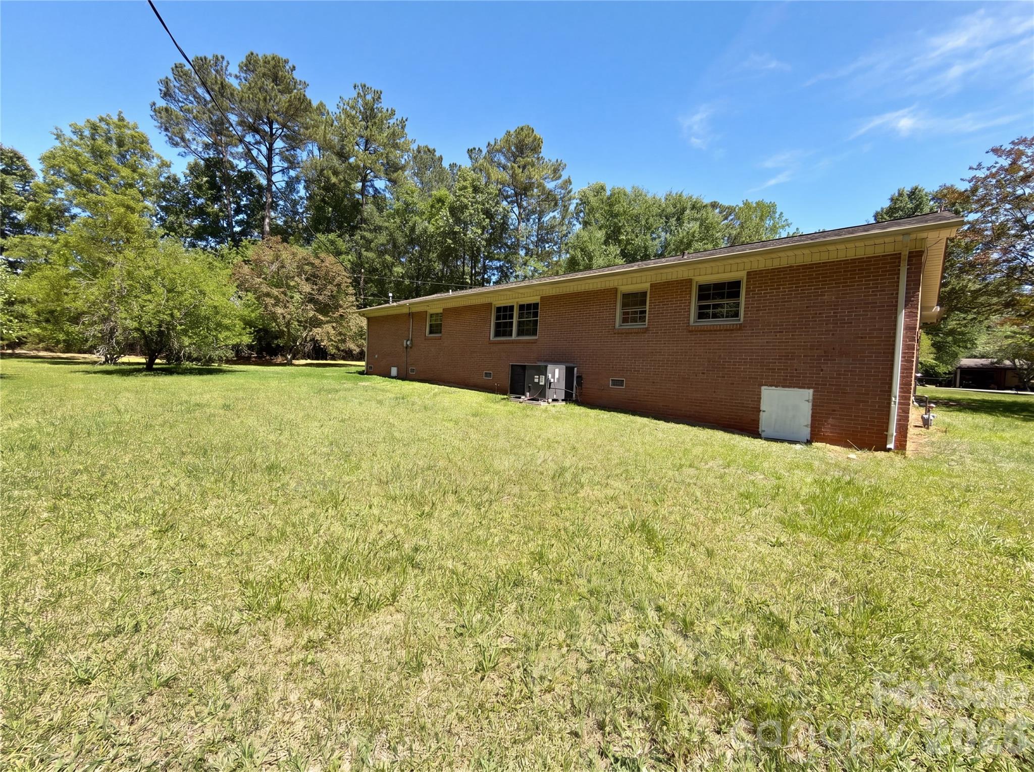 1415 Crestfield Drive — Lancaster
