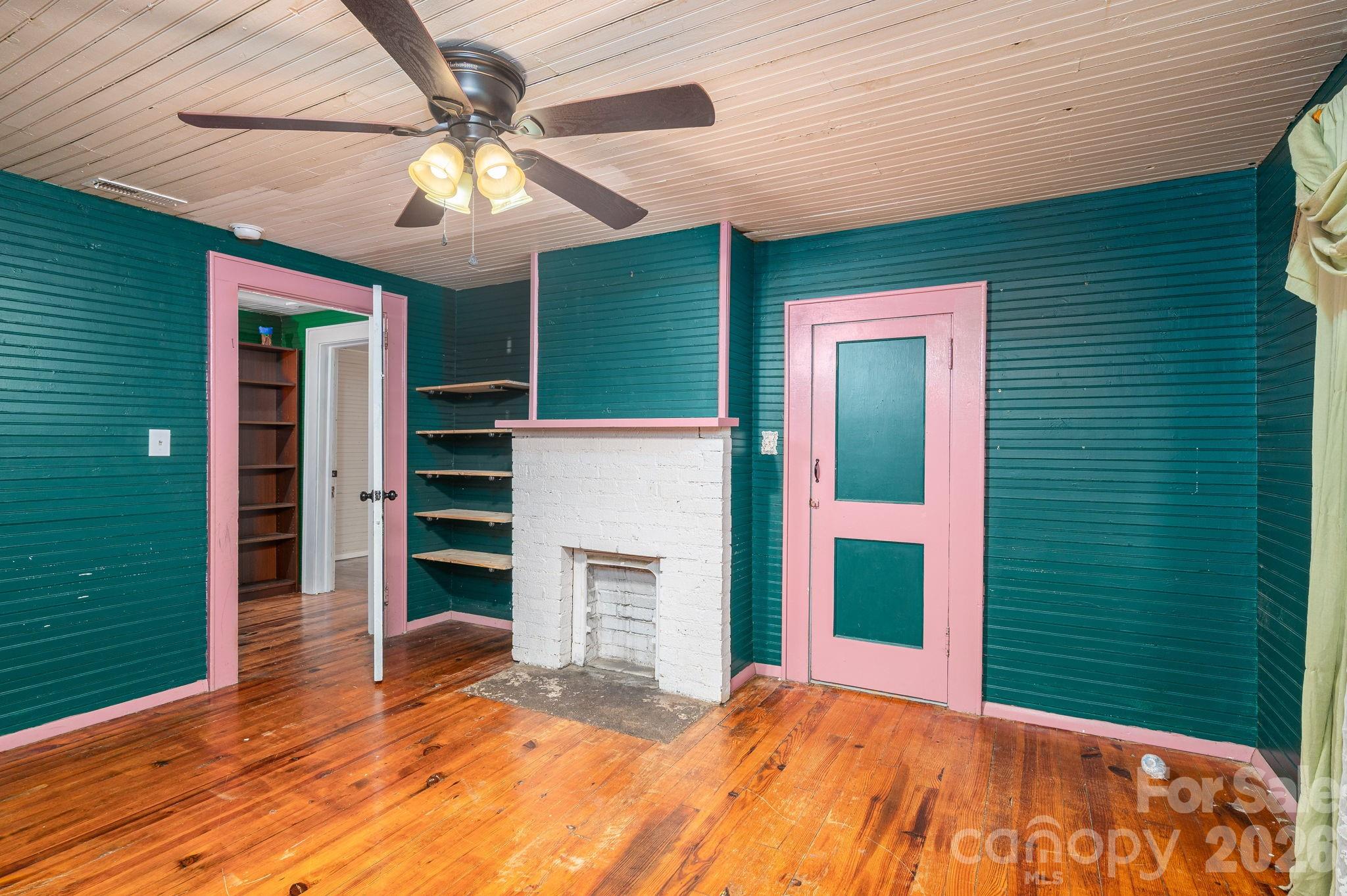 1143 W Stagecoach Trail — Lawndale