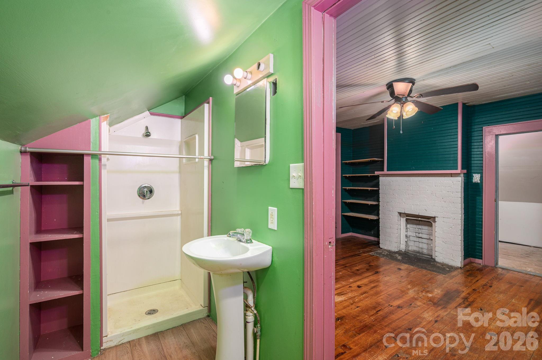 1143 W Stagecoach Trail — Lawndale