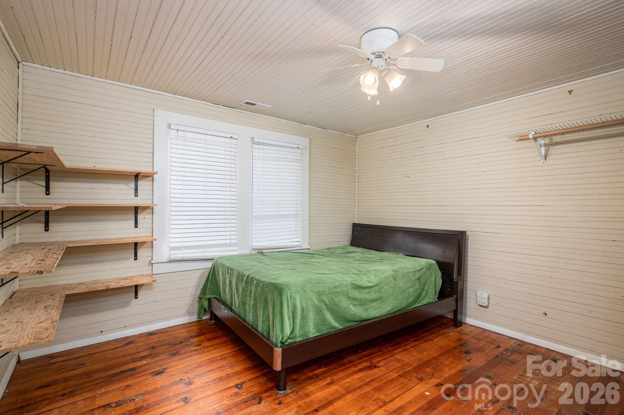 1143 W Stagecoach Trail — Lawndale