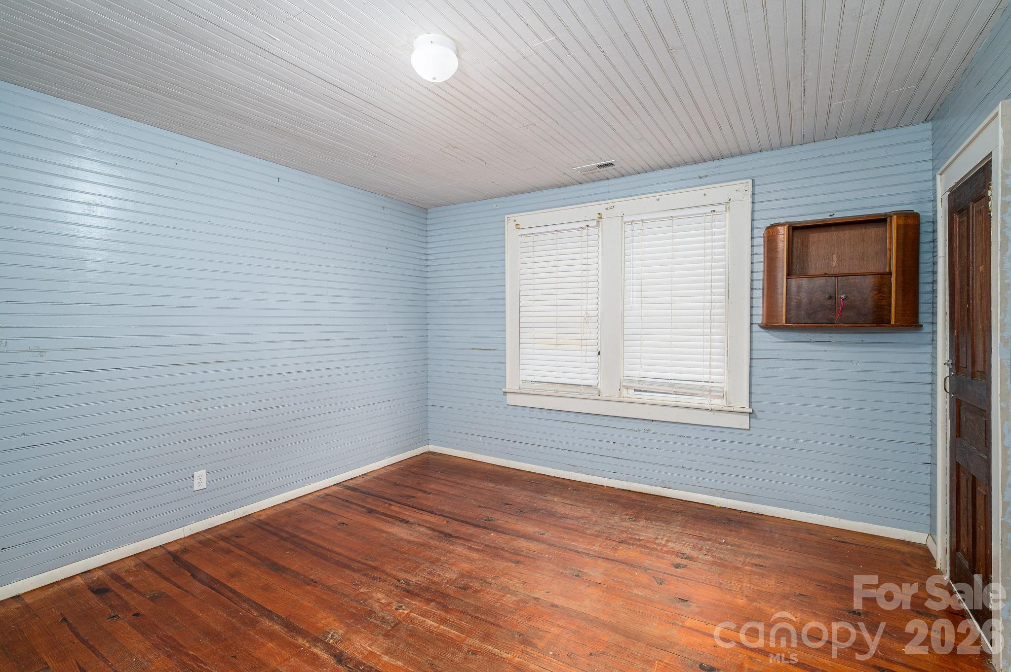 1143 W Stagecoach Trail — Lawndale
