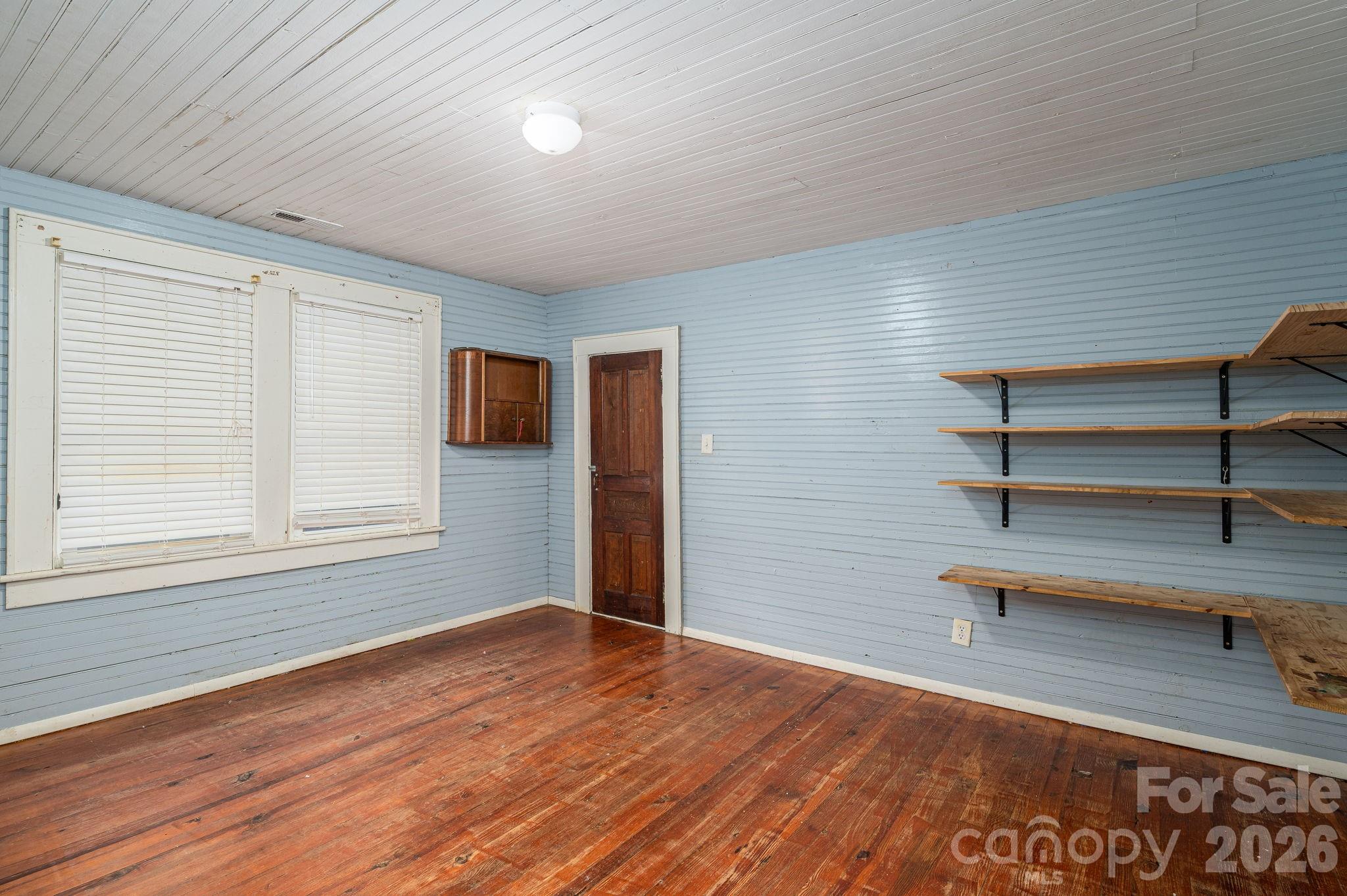 1143 W Stagecoach Trail — Lawndale