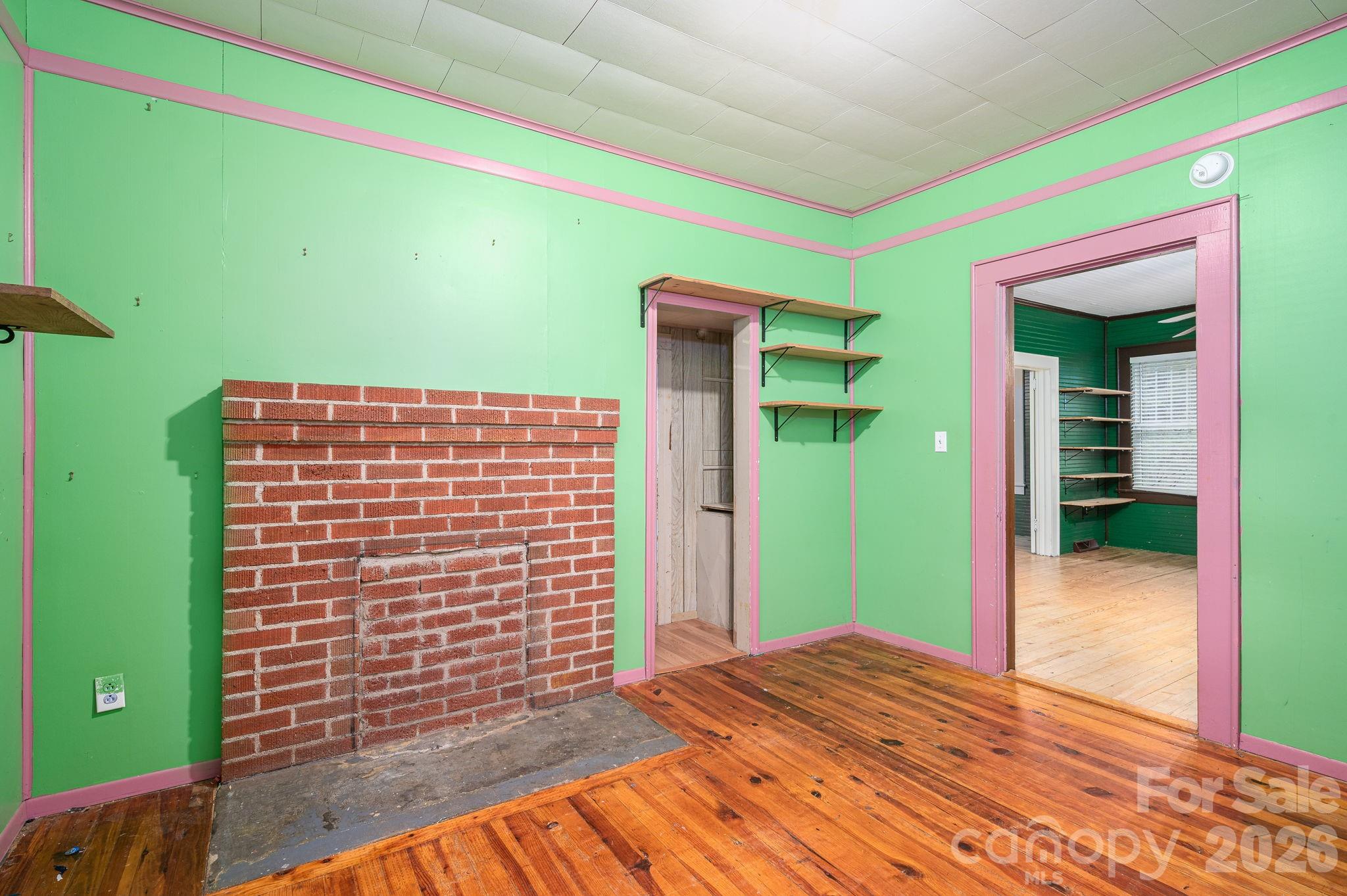 1143 W Stagecoach Trail — Lawndale