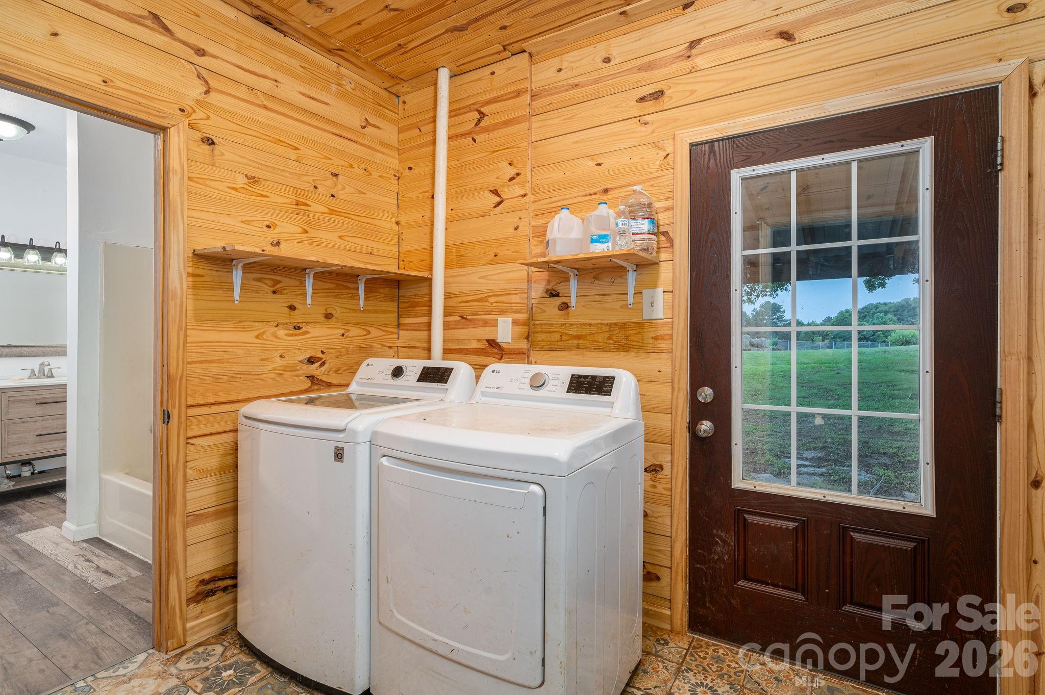 1143 W Stagecoach Trail — Lawndale
