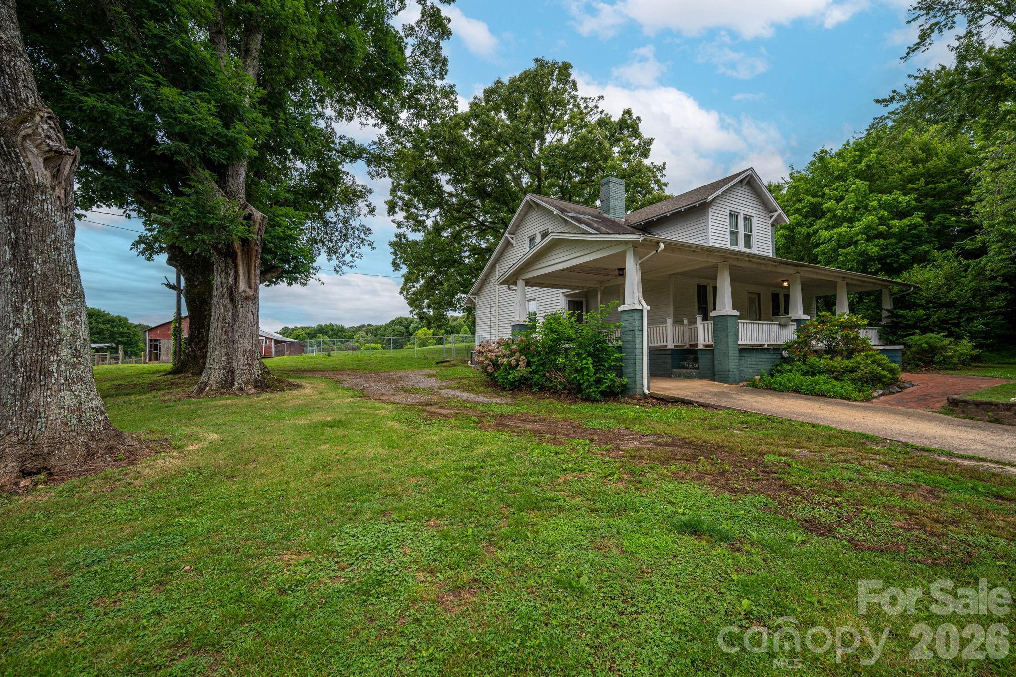1143 W Stagecoach Trail — Lawndale