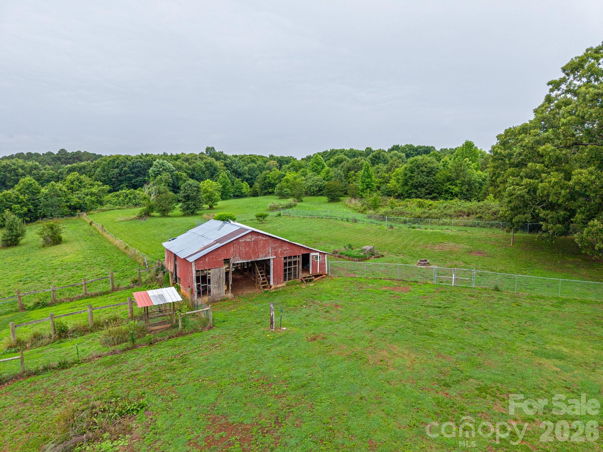 1143 W Stagecoach Trail — Lawndale