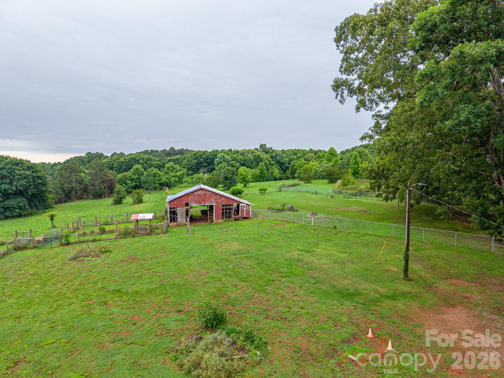 1143 W Stagecoach Trail — Lawndale