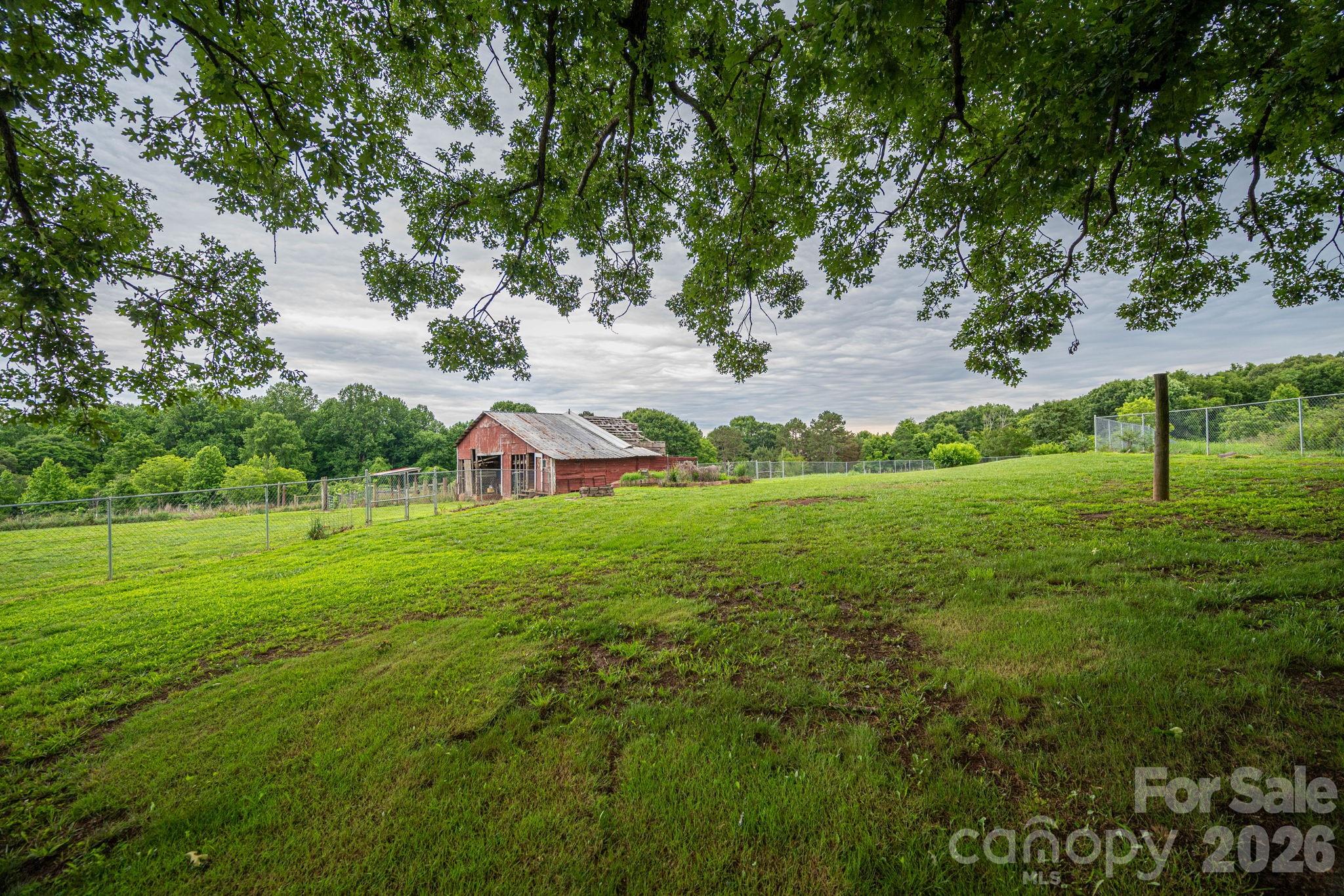 1143 W Stagecoach Trail — Lawndale