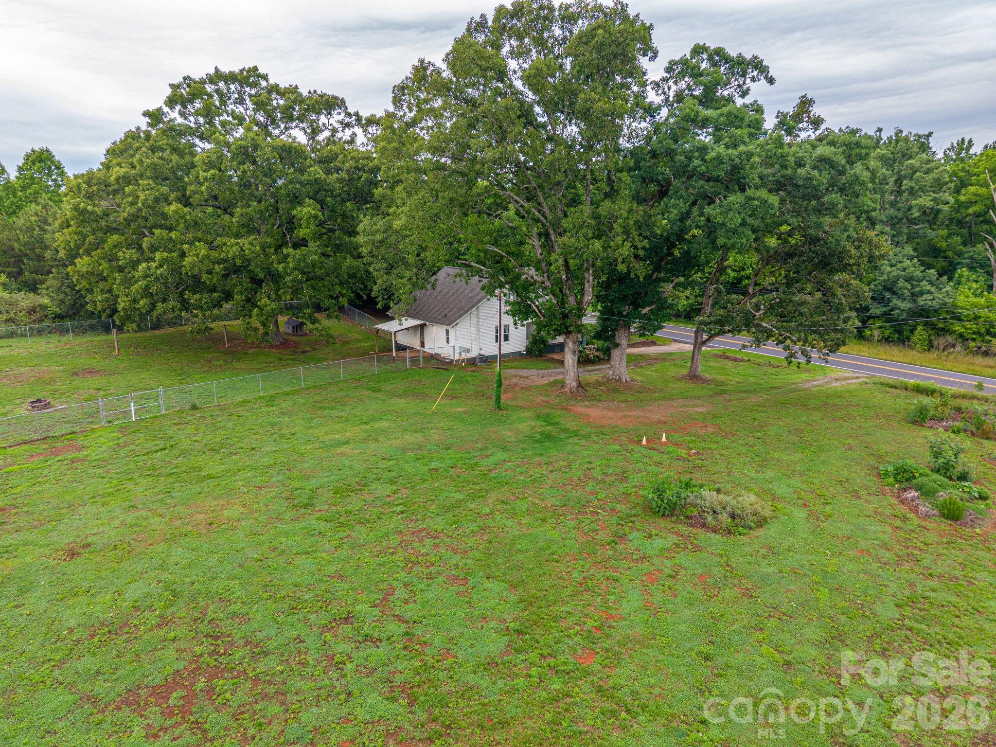 1143 W Stagecoach Trail — Lawndale