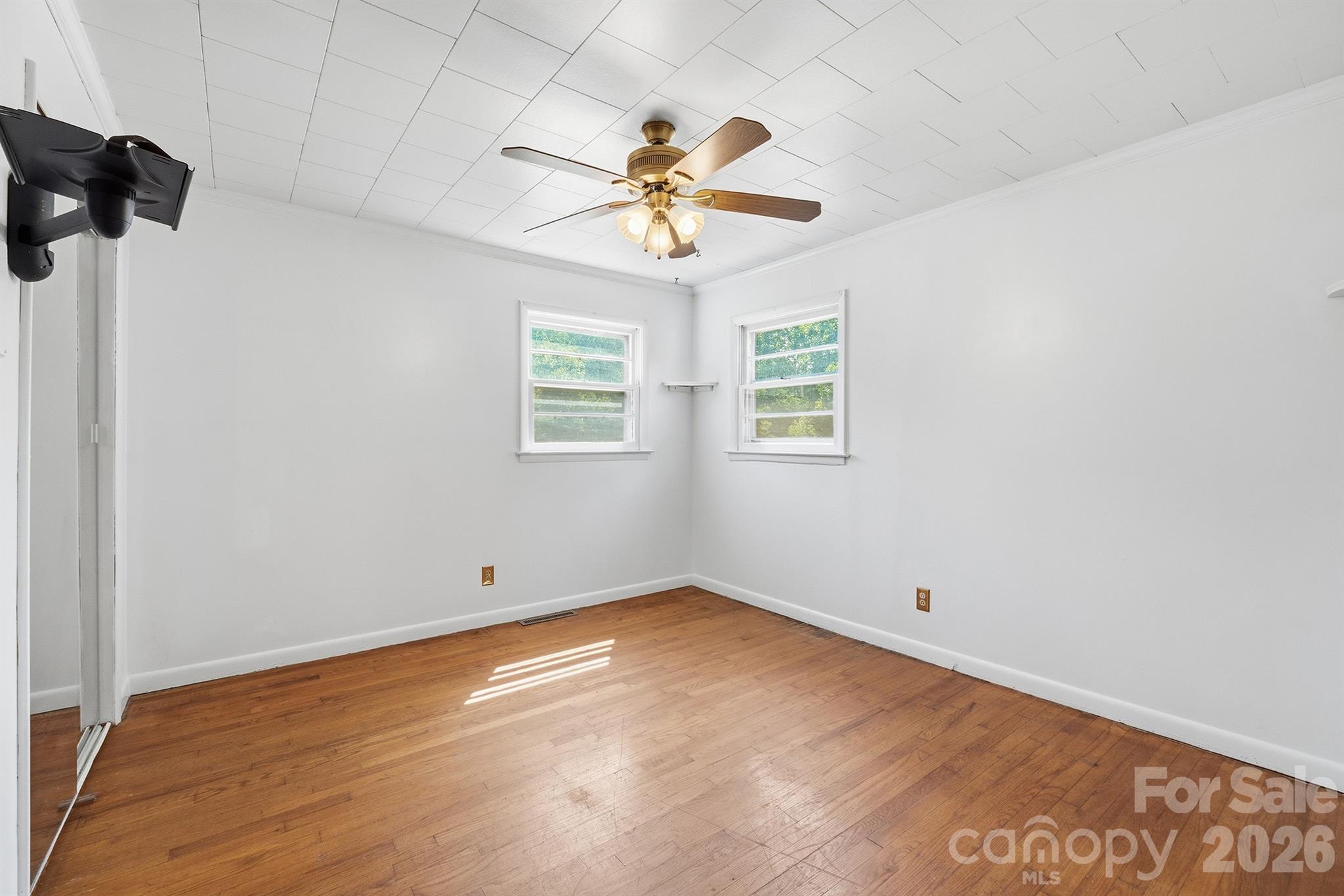 2308 11th Avenue NE — Hickory