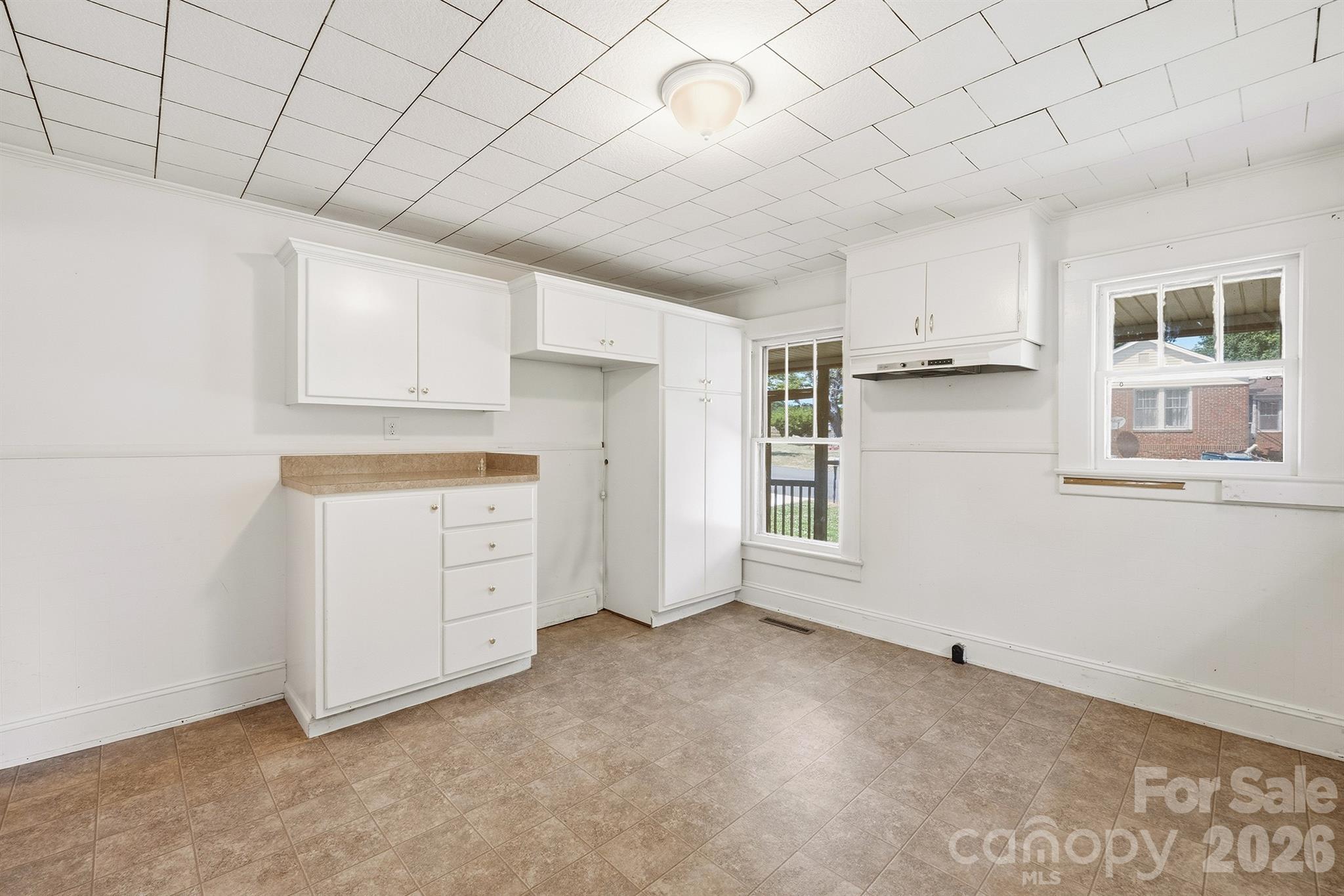 2308 11th Avenue NE — Hickory