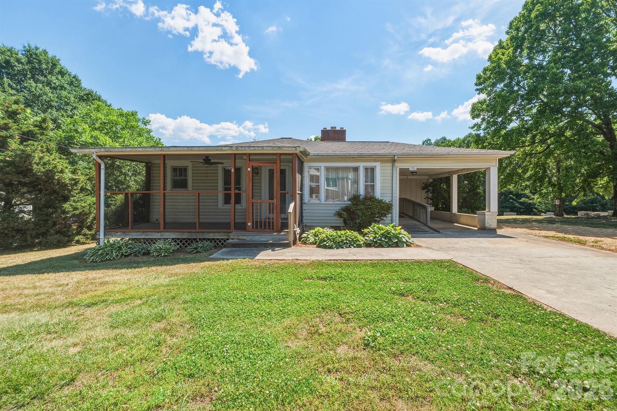 2308 11th Avenue NE — Hickory