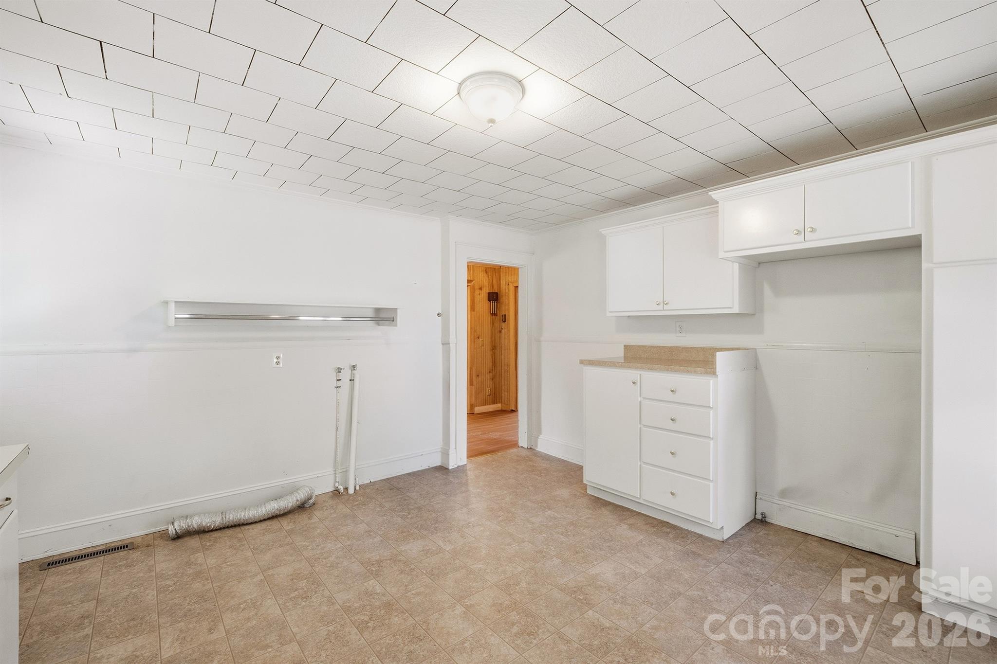 2308 11th Avenue NE — Hickory