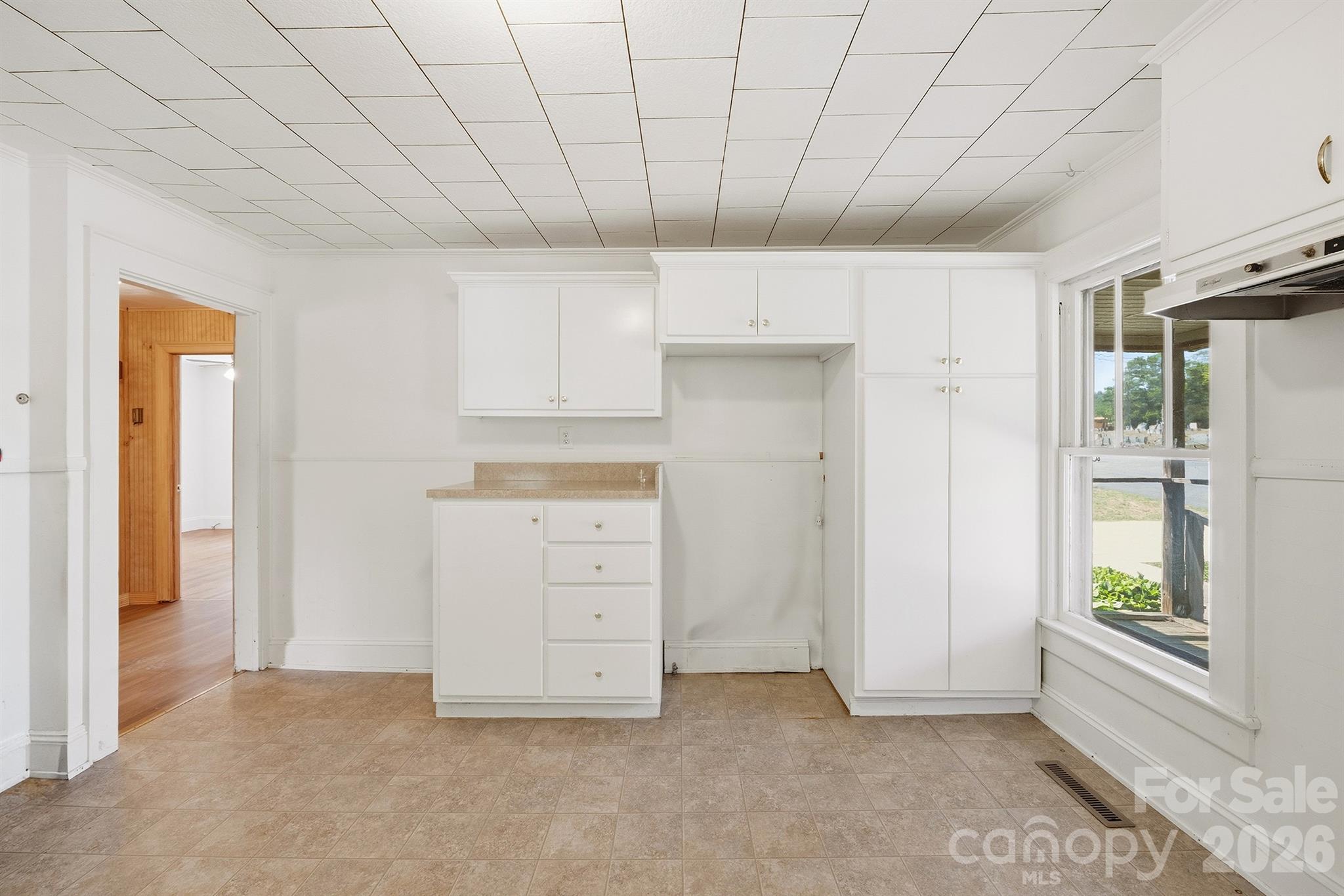 2308 11th Avenue NE — Hickory