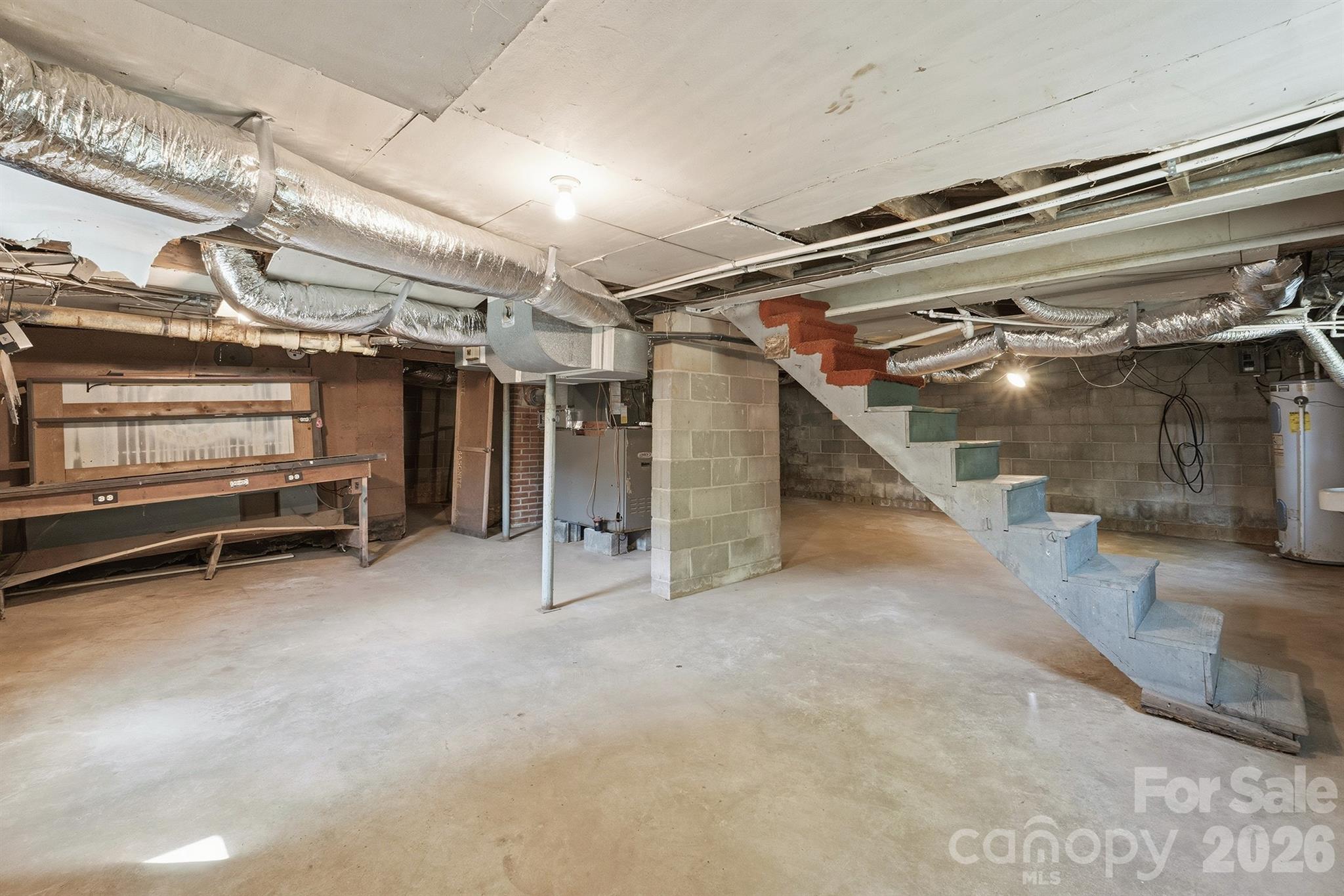 2308 11th Avenue NE — Hickory