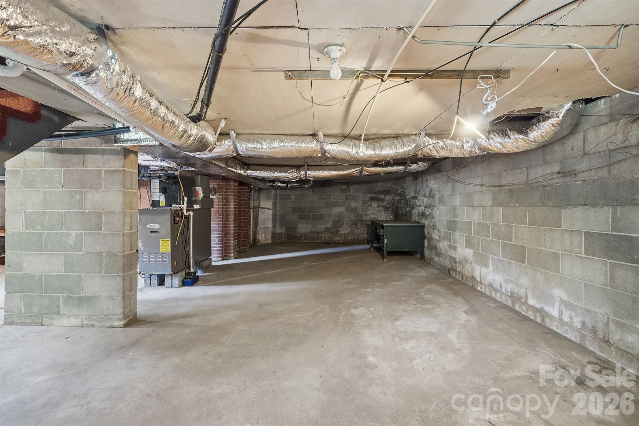 2308 11th Avenue NE — Hickory