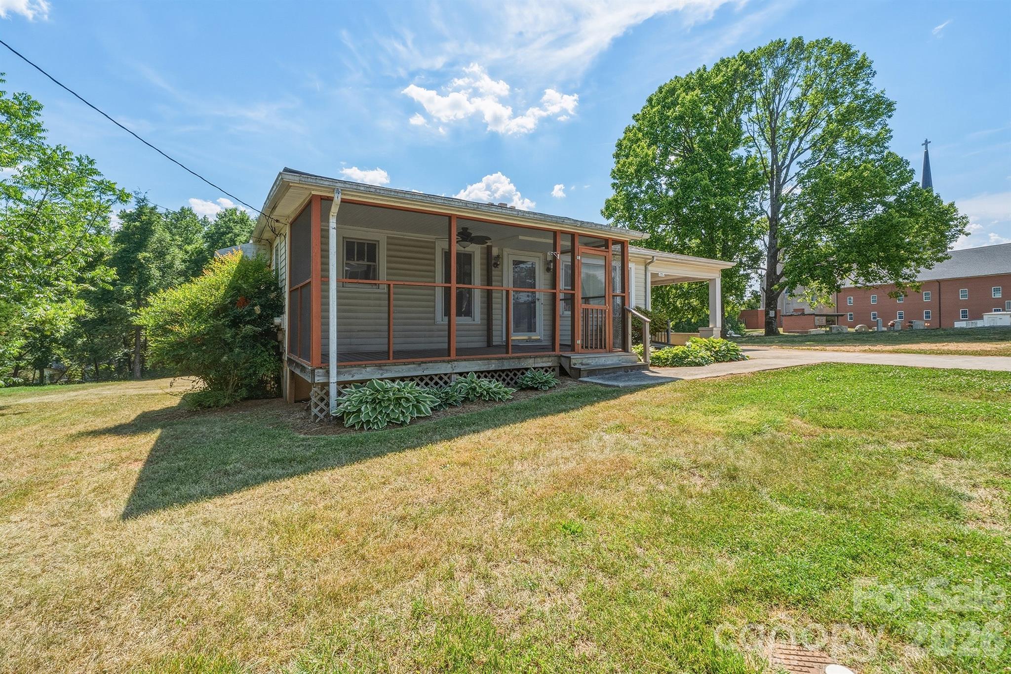 2308 11th Avenue NE — Hickory