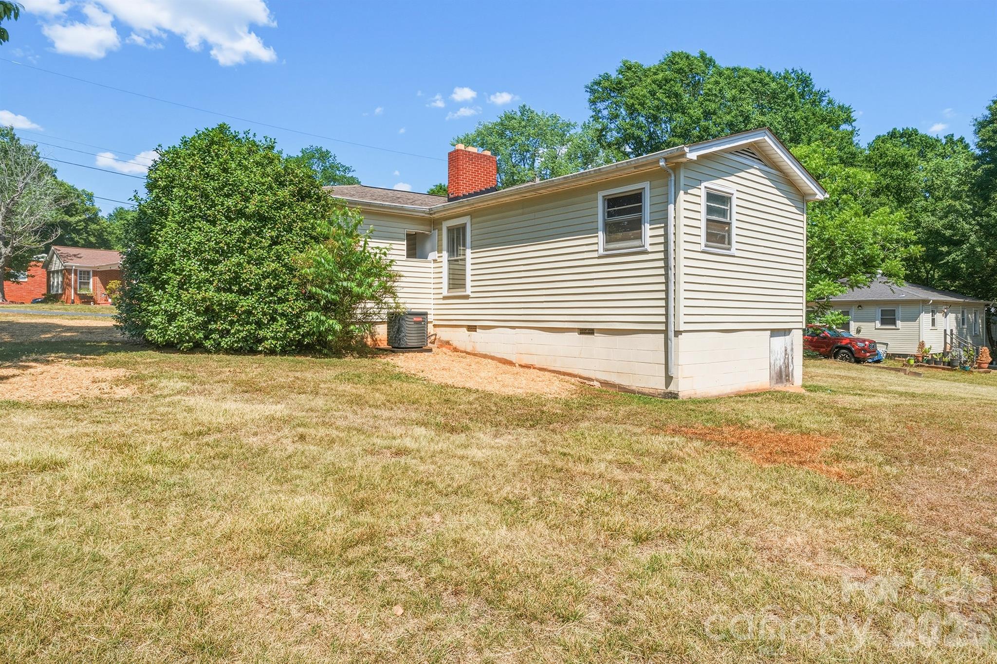 2308 11th Avenue NE — Hickory