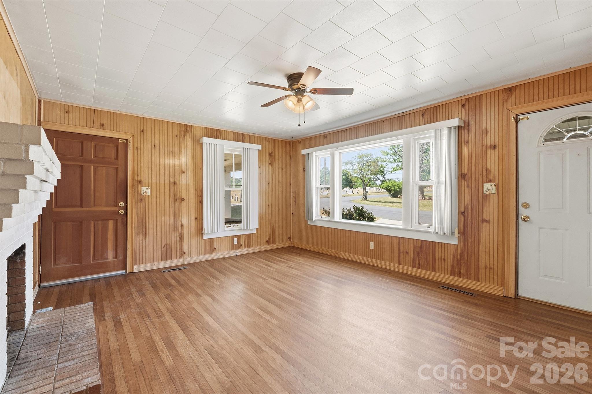 2308 11th Avenue NE — Hickory