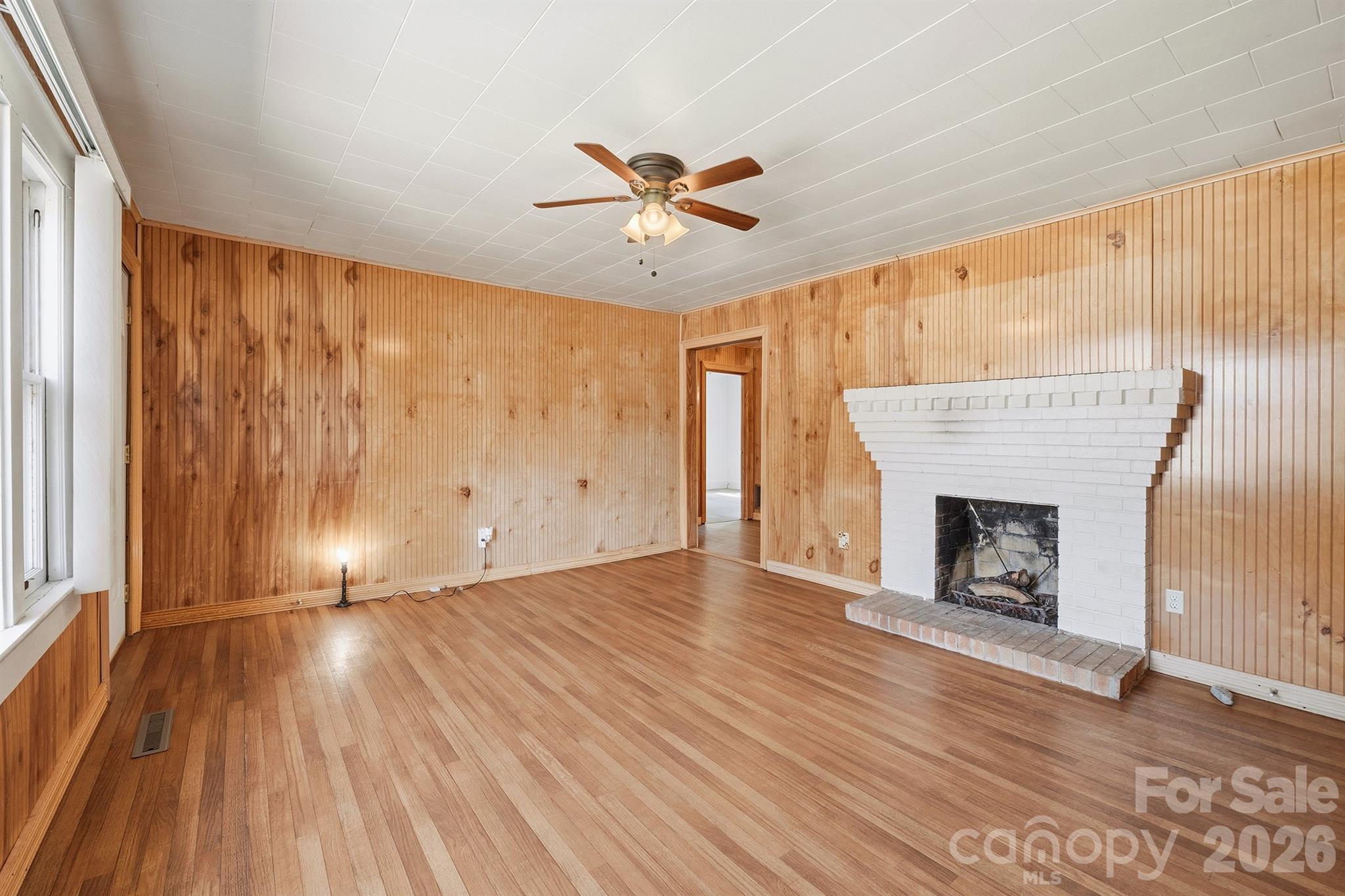 2308 11th Avenue NE — Hickory