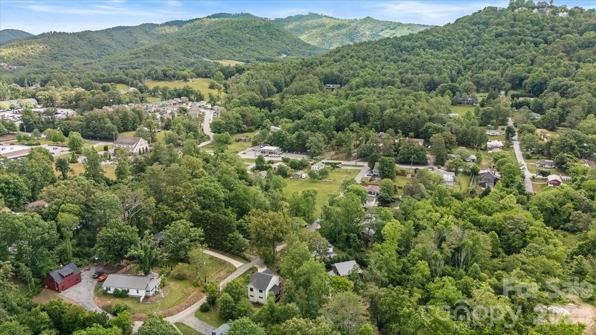 8 Wildwood Park Knoll — Weaverville