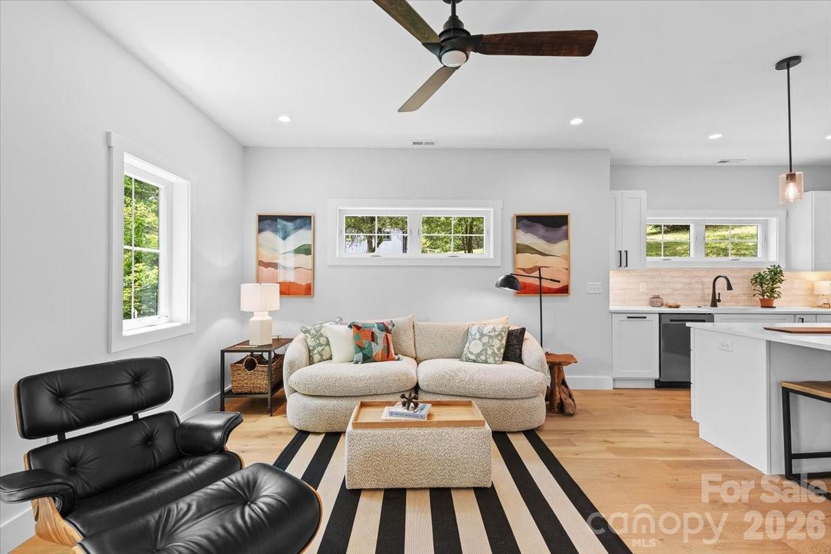 8 Wildwood Park Knoll — Weaverville