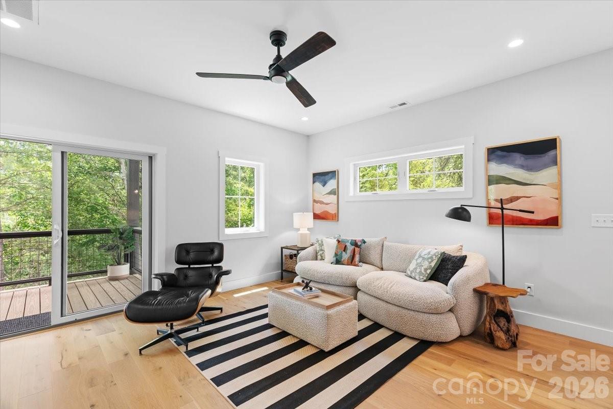 8 Wildwood Park Knoll — Weaverville
