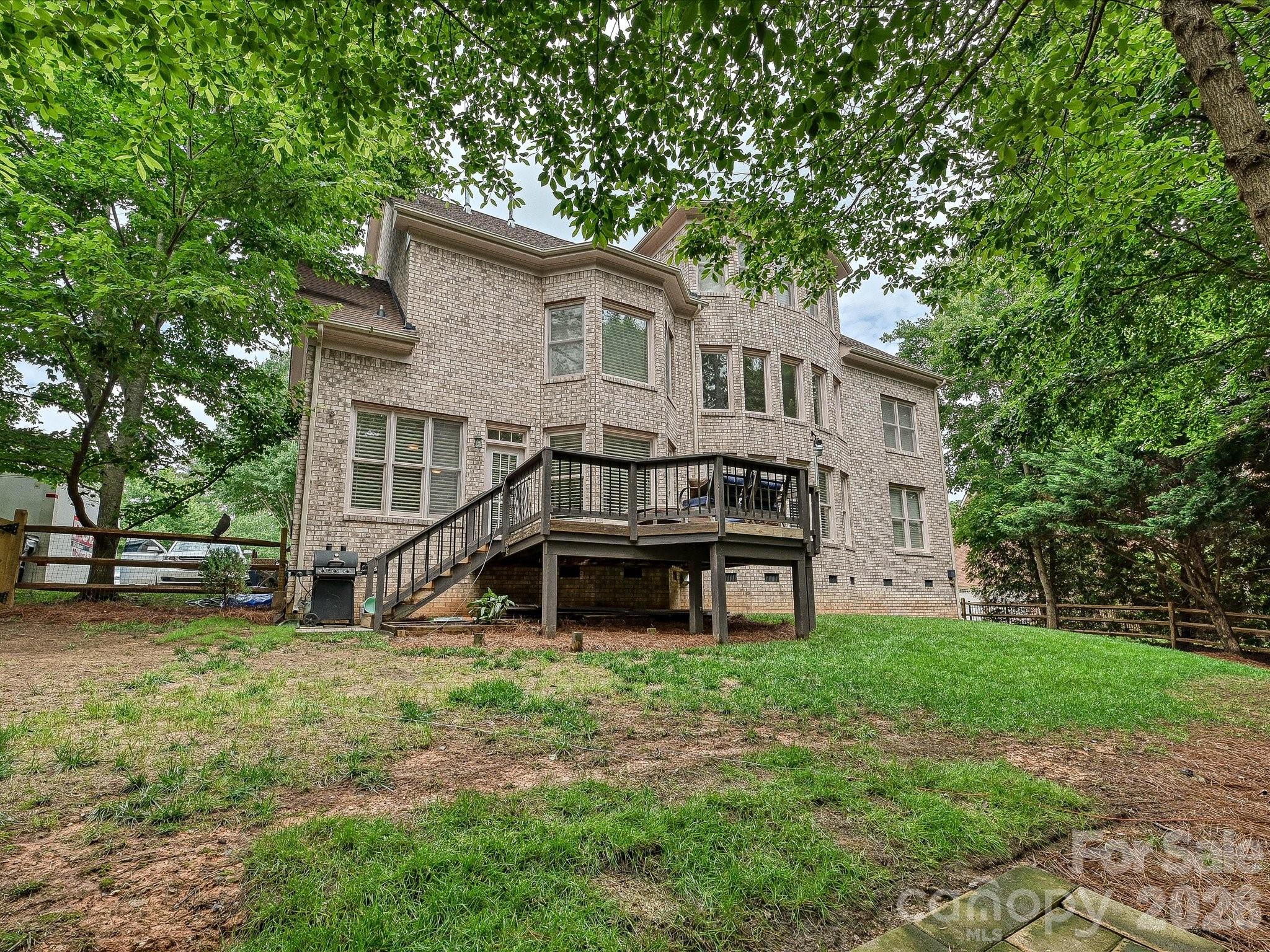 7513 Meadowgate Lane — Waxhaw