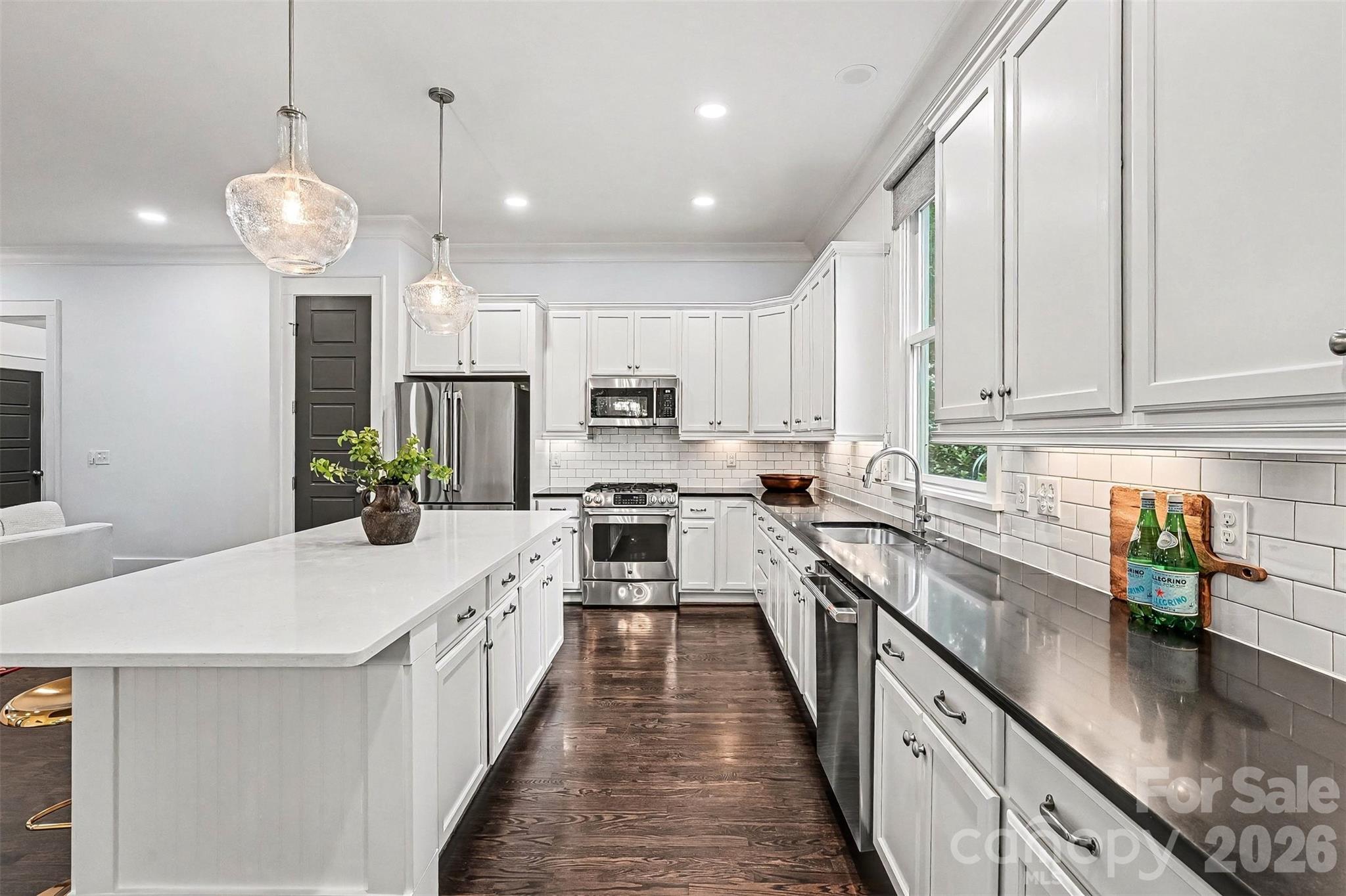 1615 Main Street — Charlotte