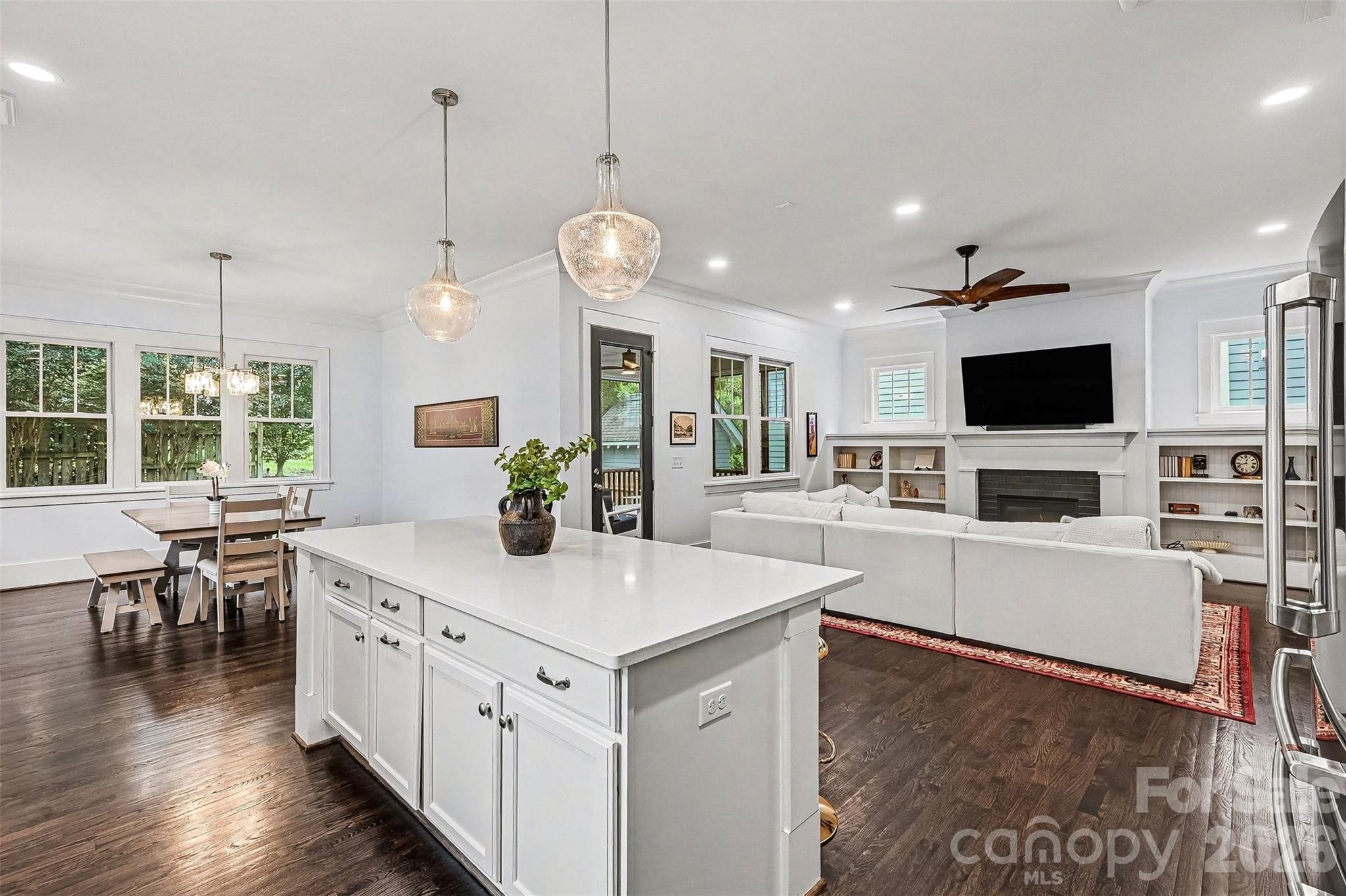 1615 Main Street — Charlotte