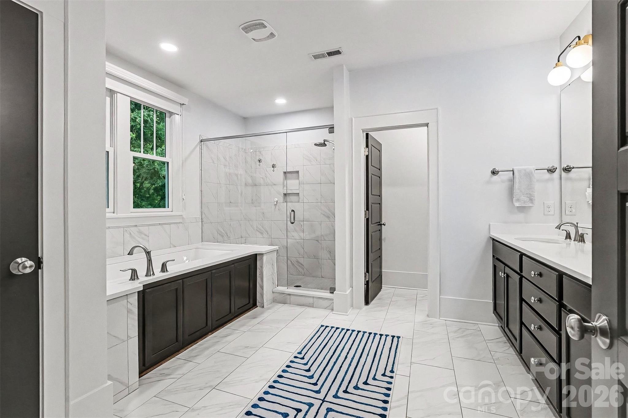 1615 Main Street — Charlotte