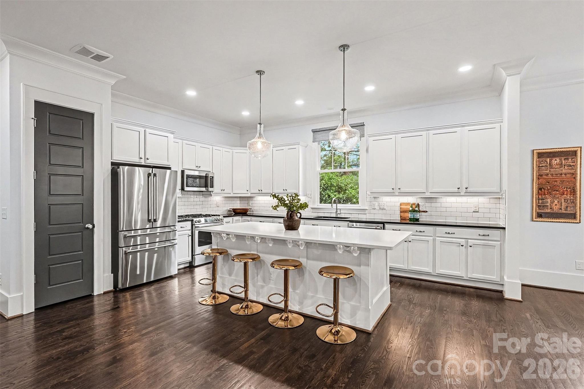 1615 Main Street — Charlotte