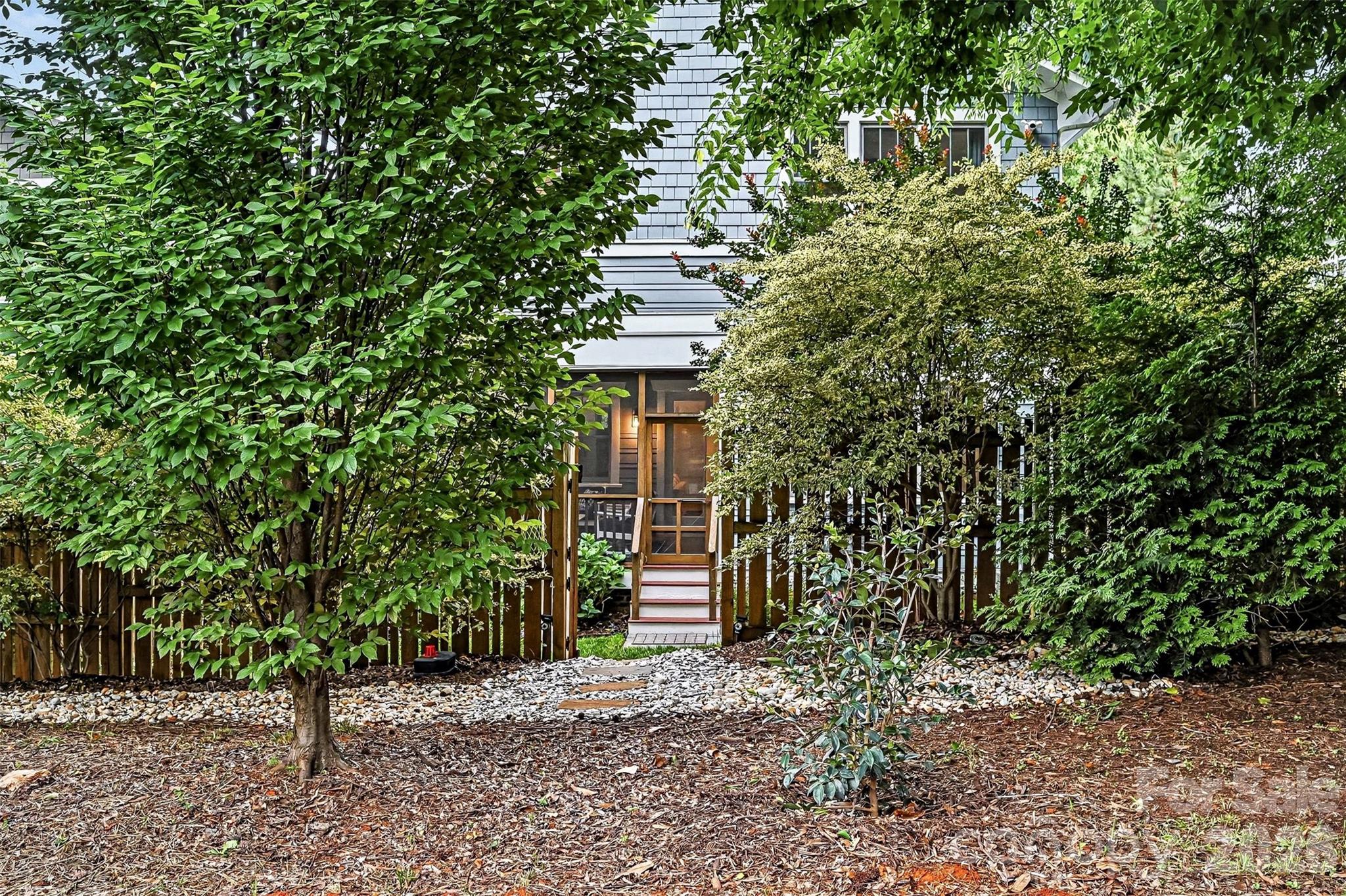 1615 Main Street — Charlotte