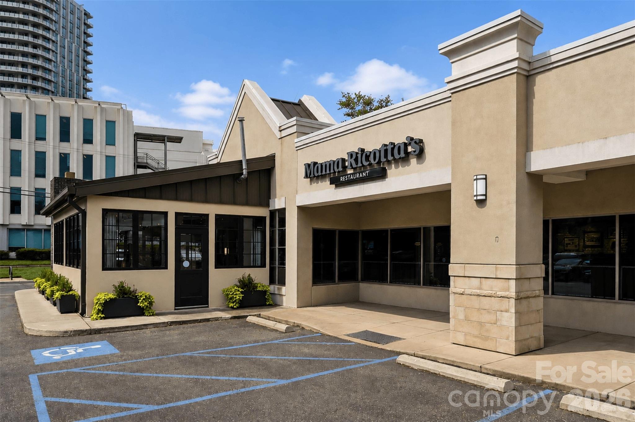 1615 Main Street — Charlotte