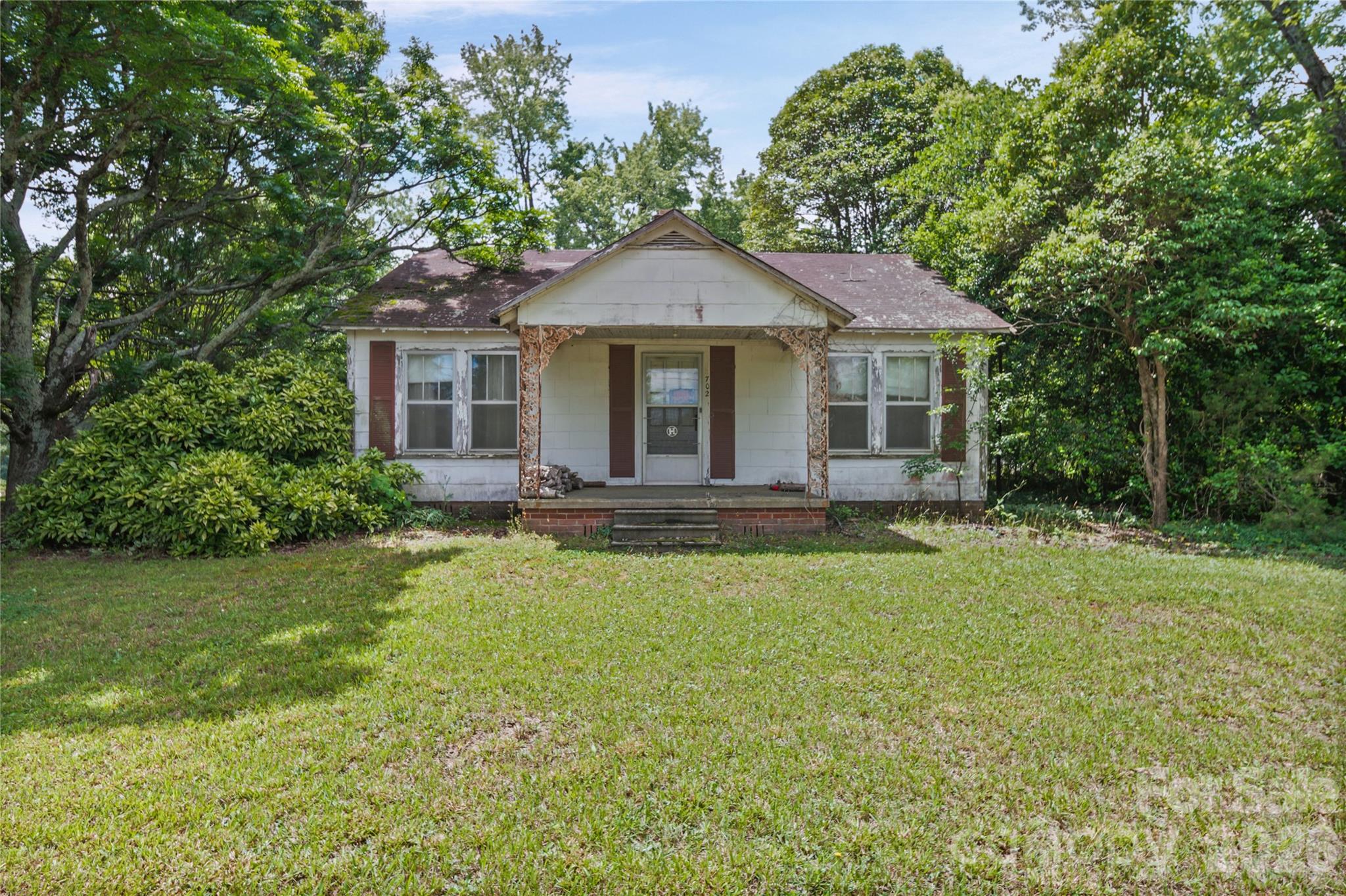702 Mocksville Highway — Statesville