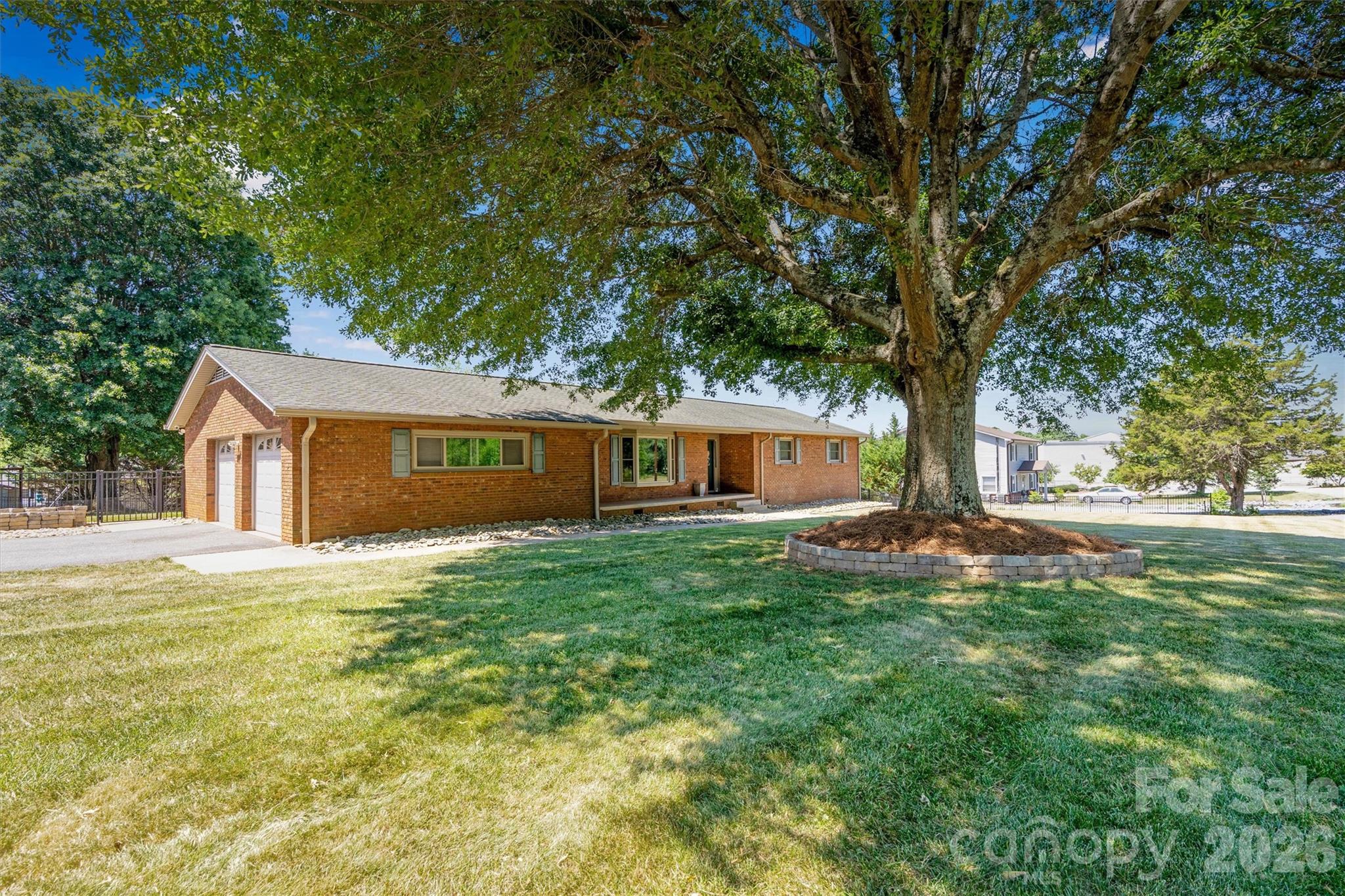 226 28th Avenue Place NE — Hickory