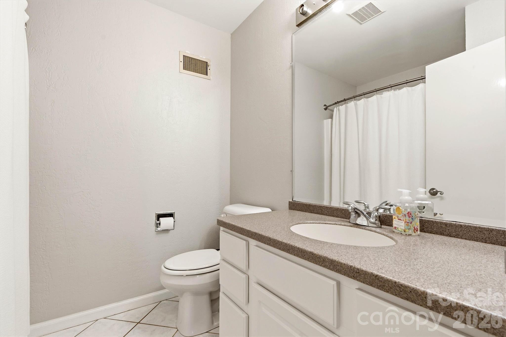 226 28th Avenue Place NE — Hickory