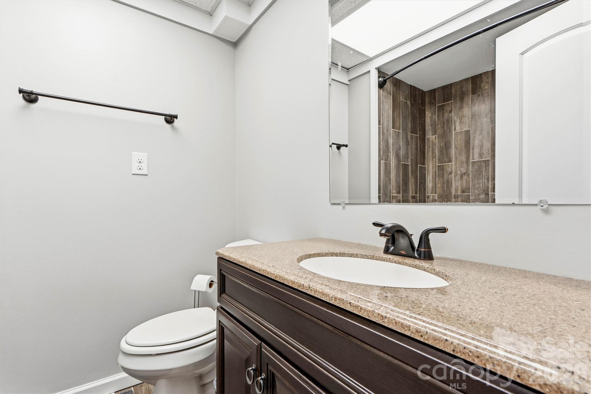 226 28th Avenue Place NE — Hickory