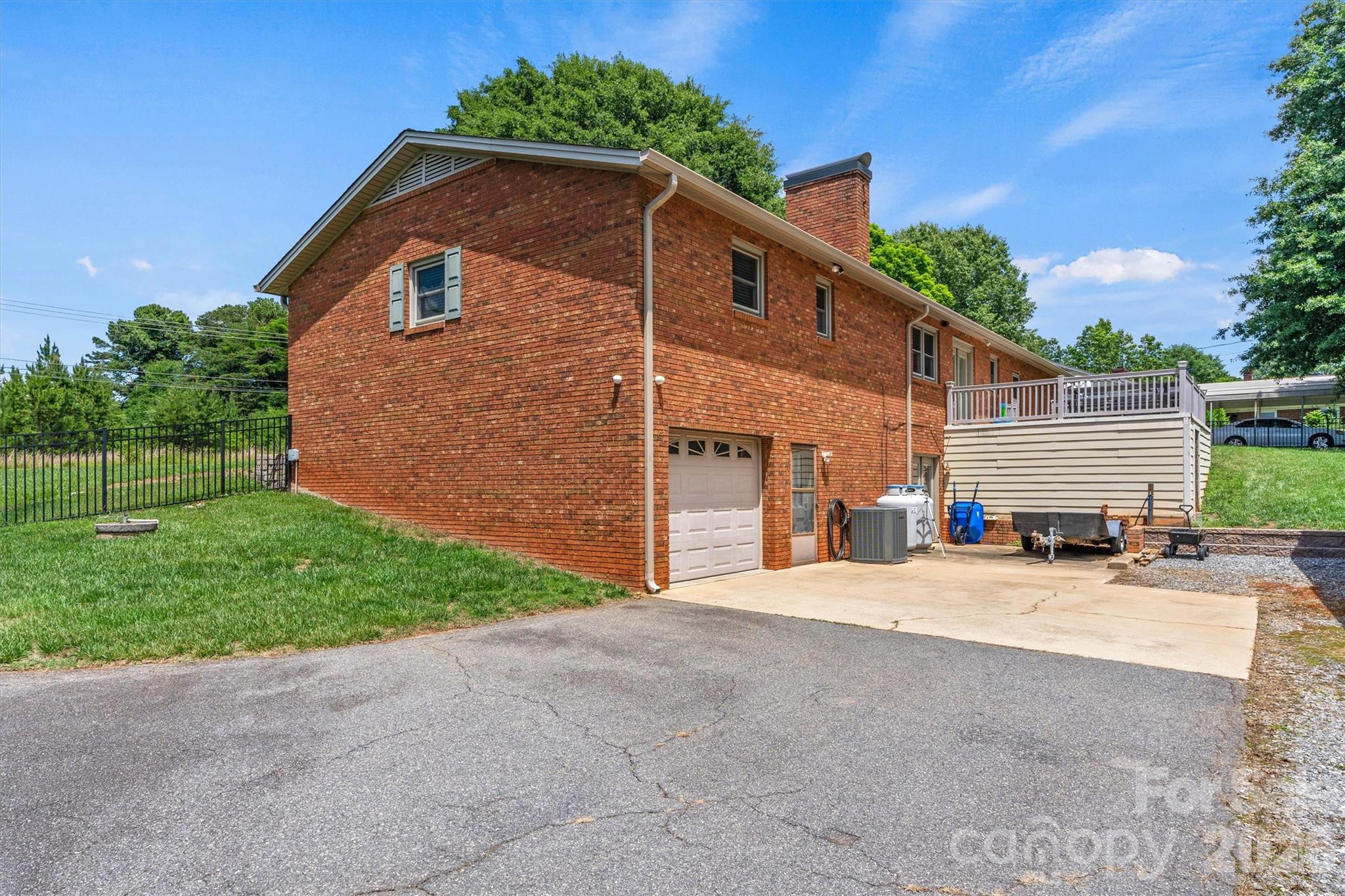 226 28th Avenue Place NE — Hickory