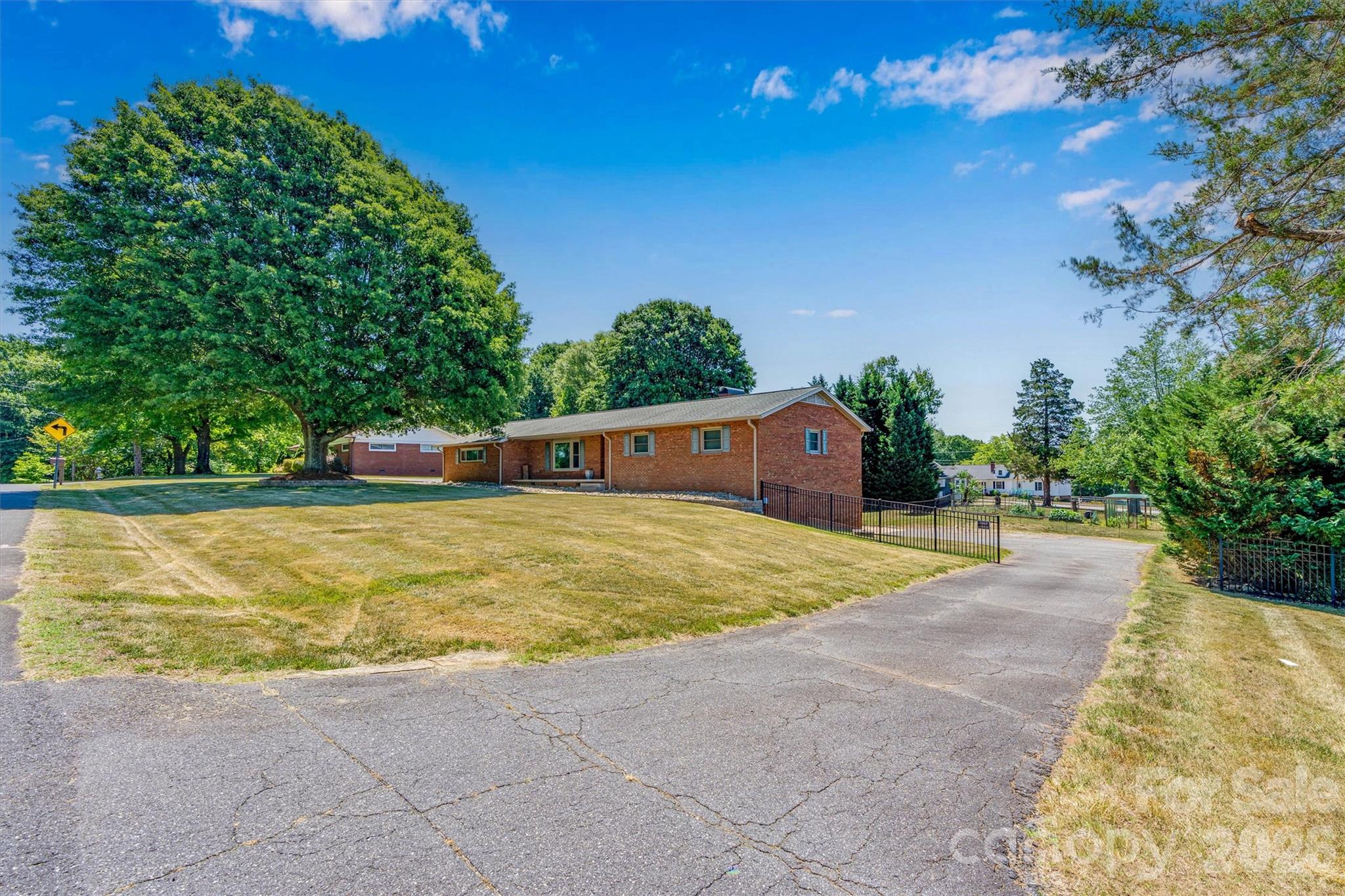 226 28th Avenue Place NE — Hickory