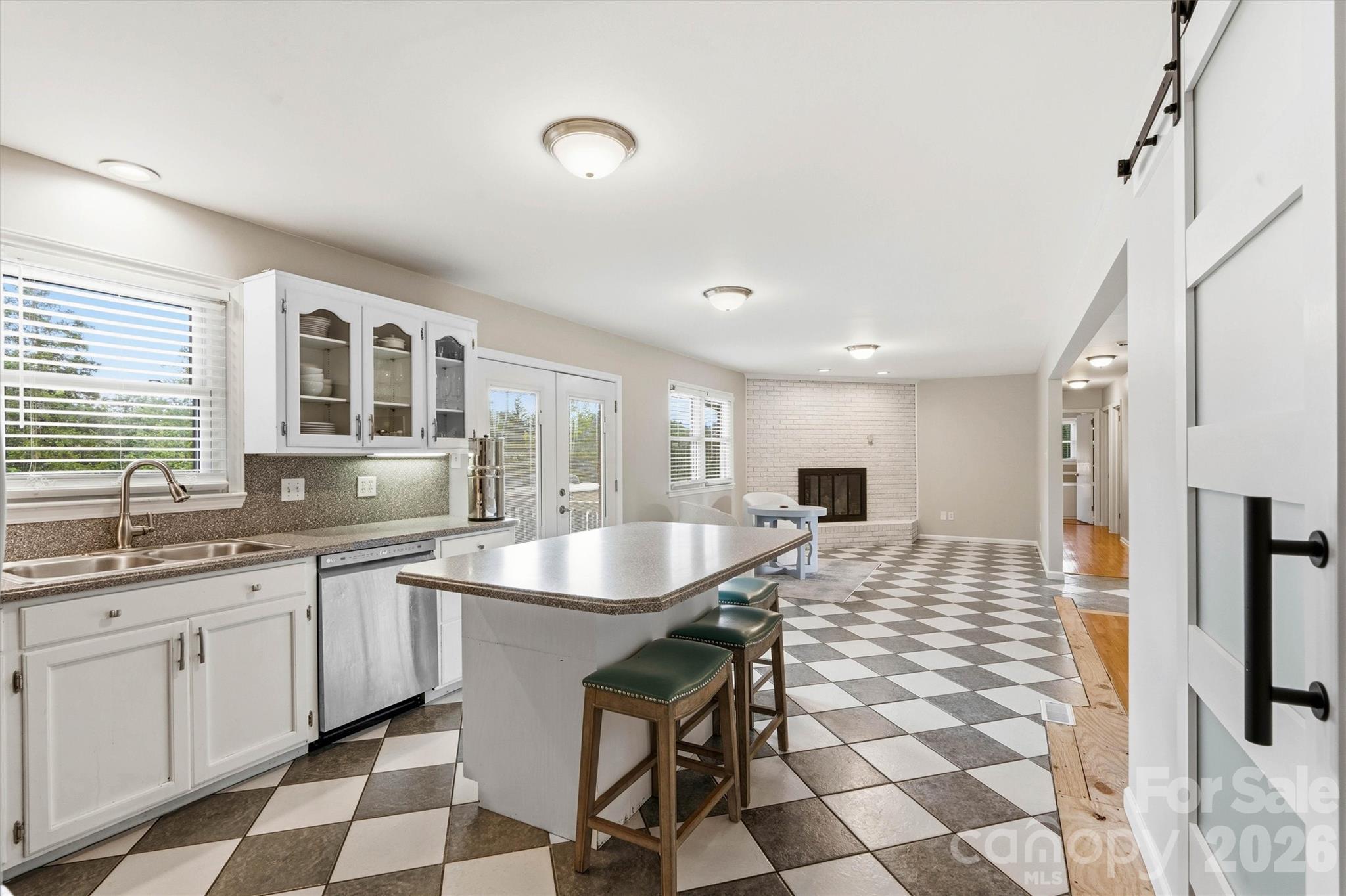 226 28th Avenue Place NE — Hickory