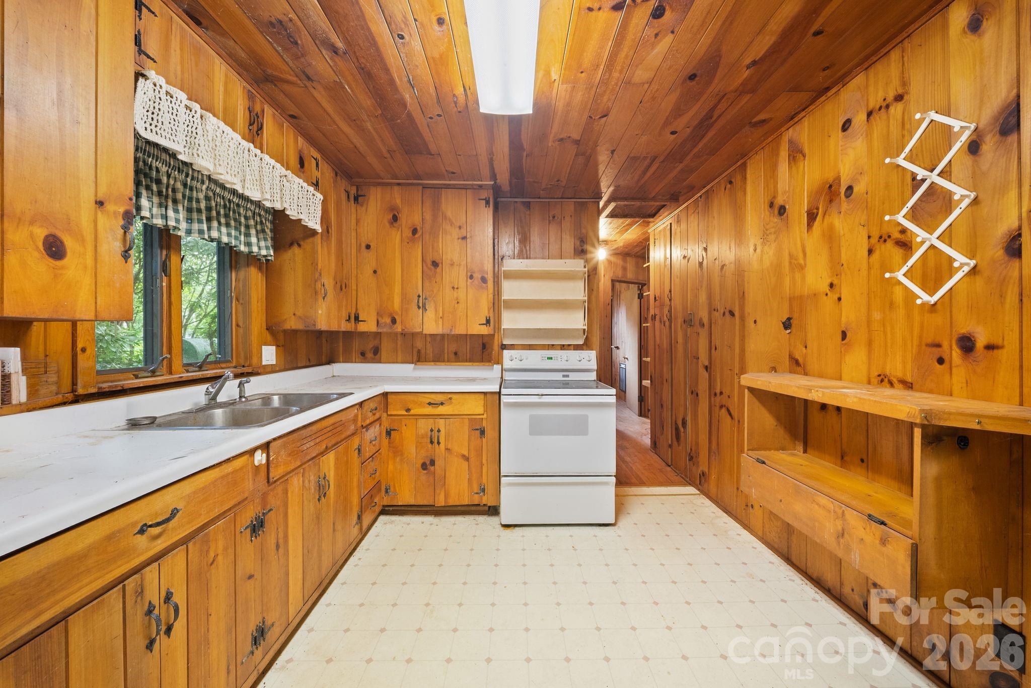 65 Gurney Franklin Road — Newland