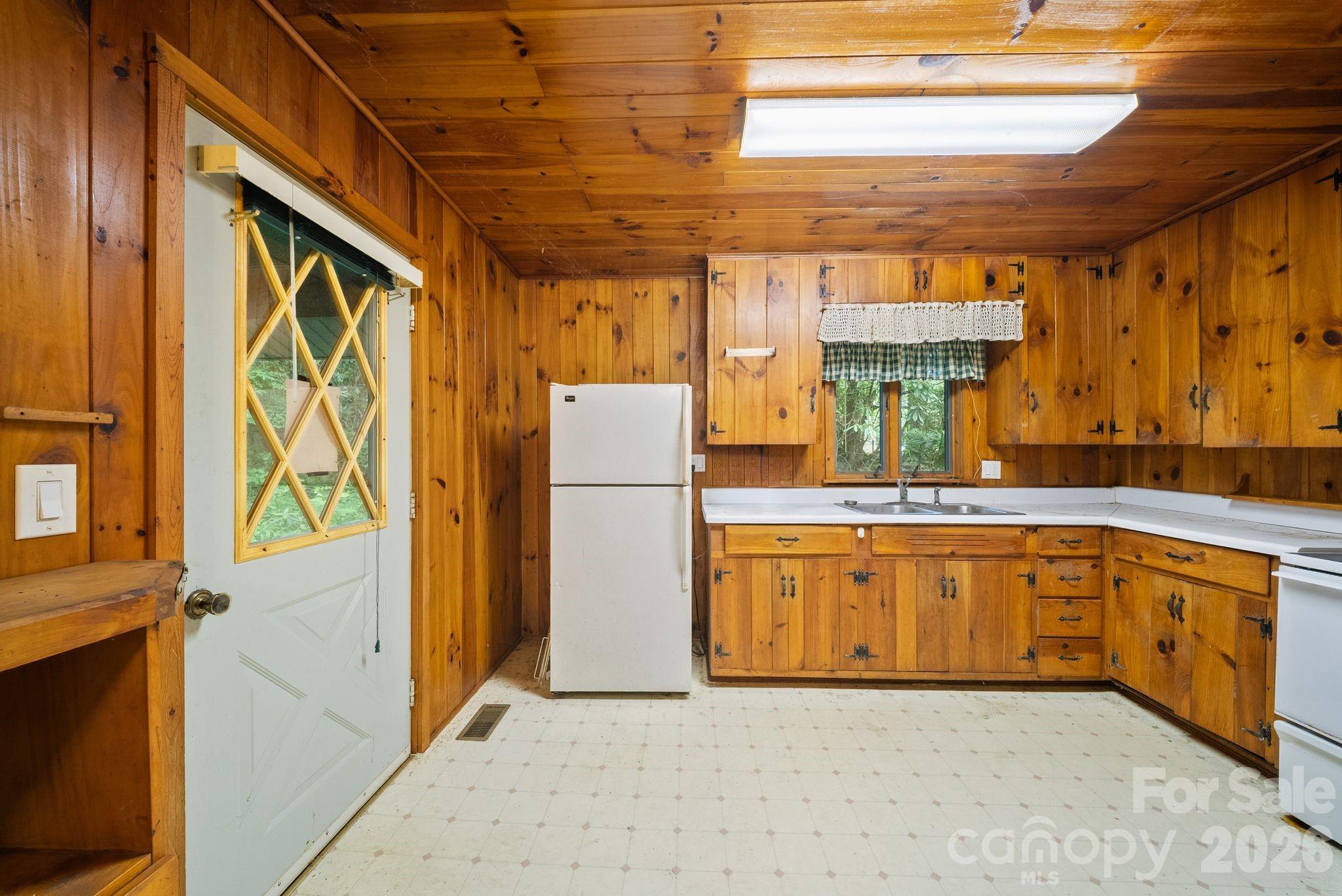 65 Gurney Franklin Road — Newland