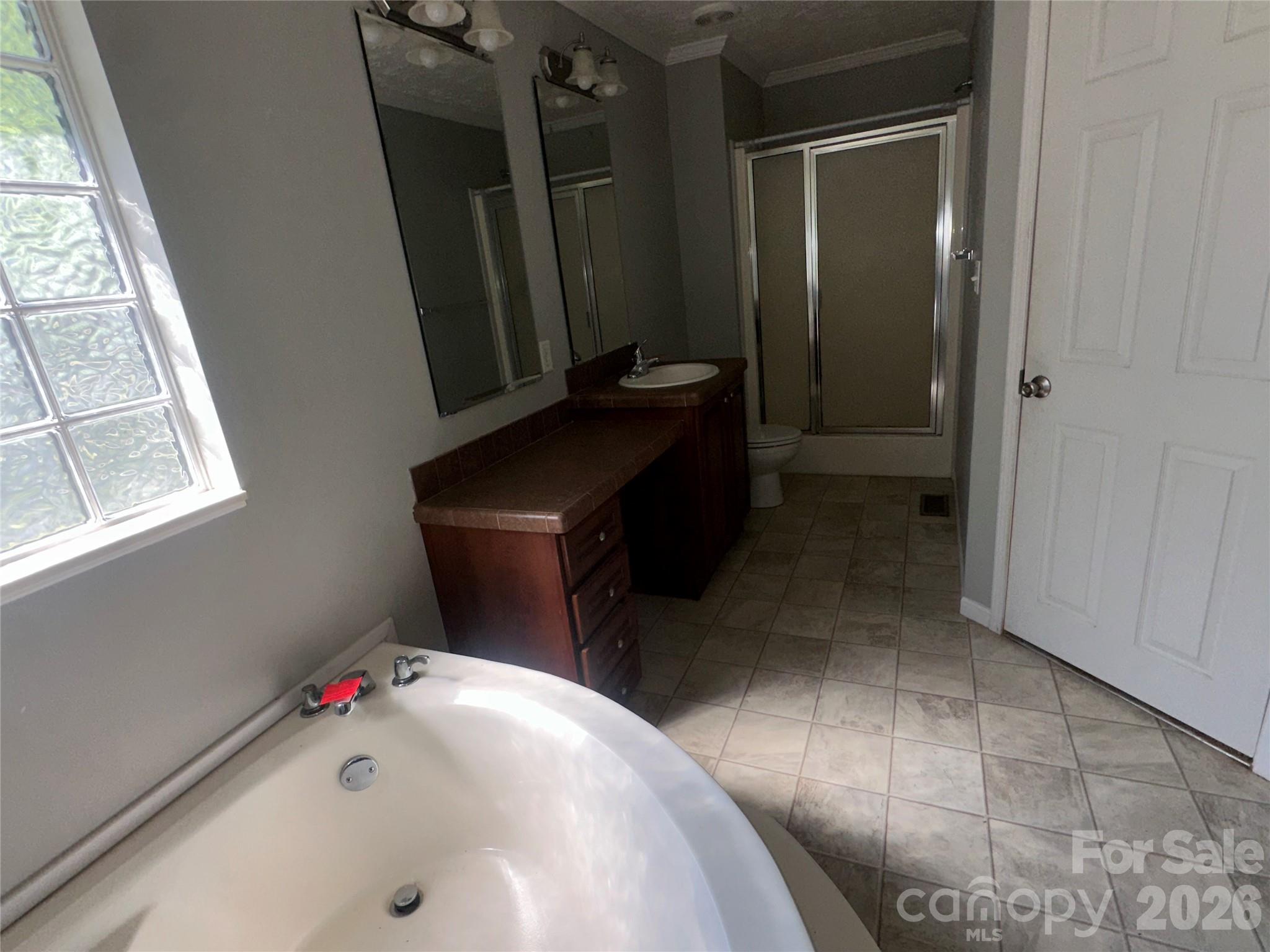 2410 Annwood Court — Newton