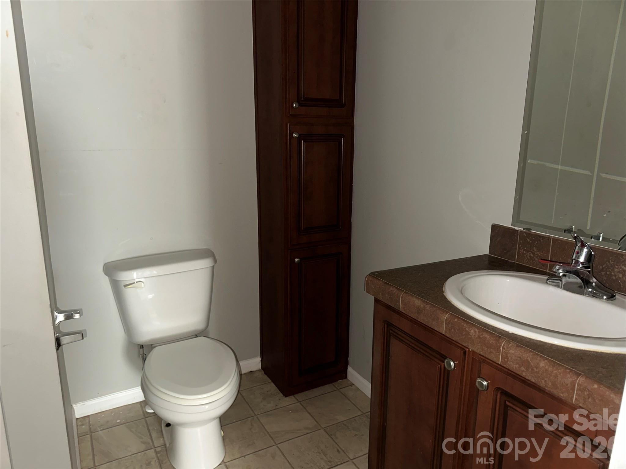 2410 Annwood Court — Newton