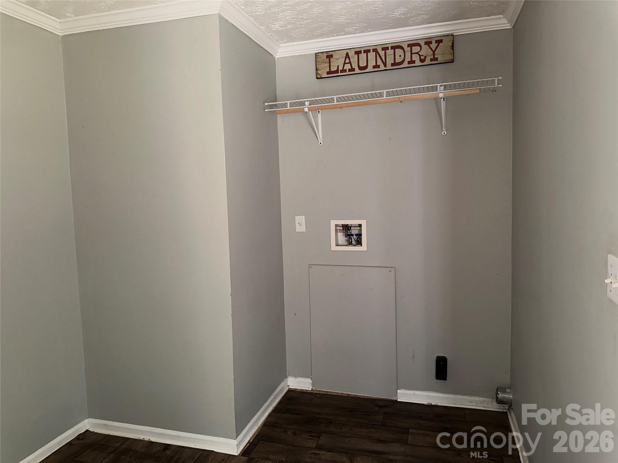 2410 Annwood Court — Newton