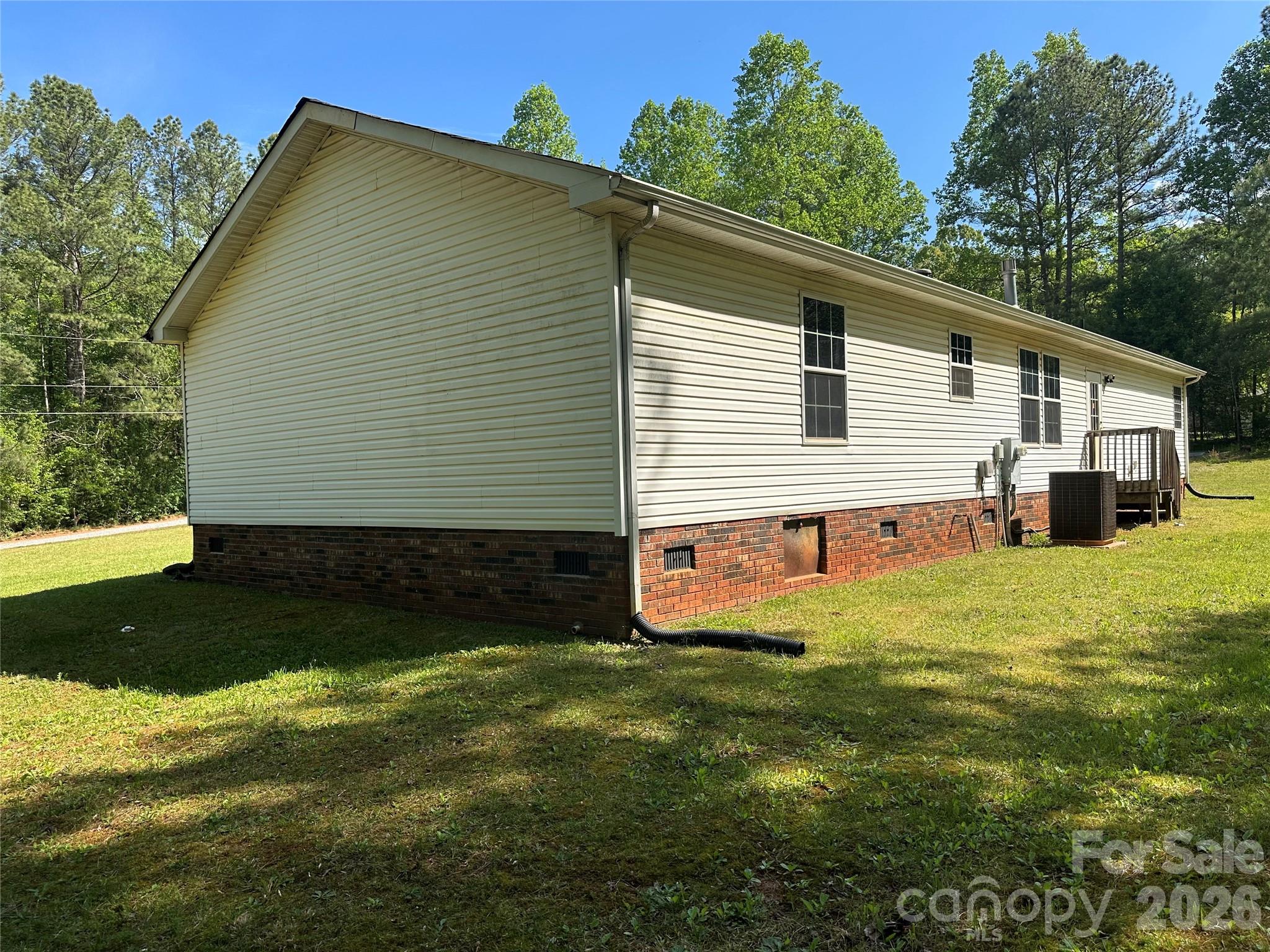 2410 Annwood Court — Newton